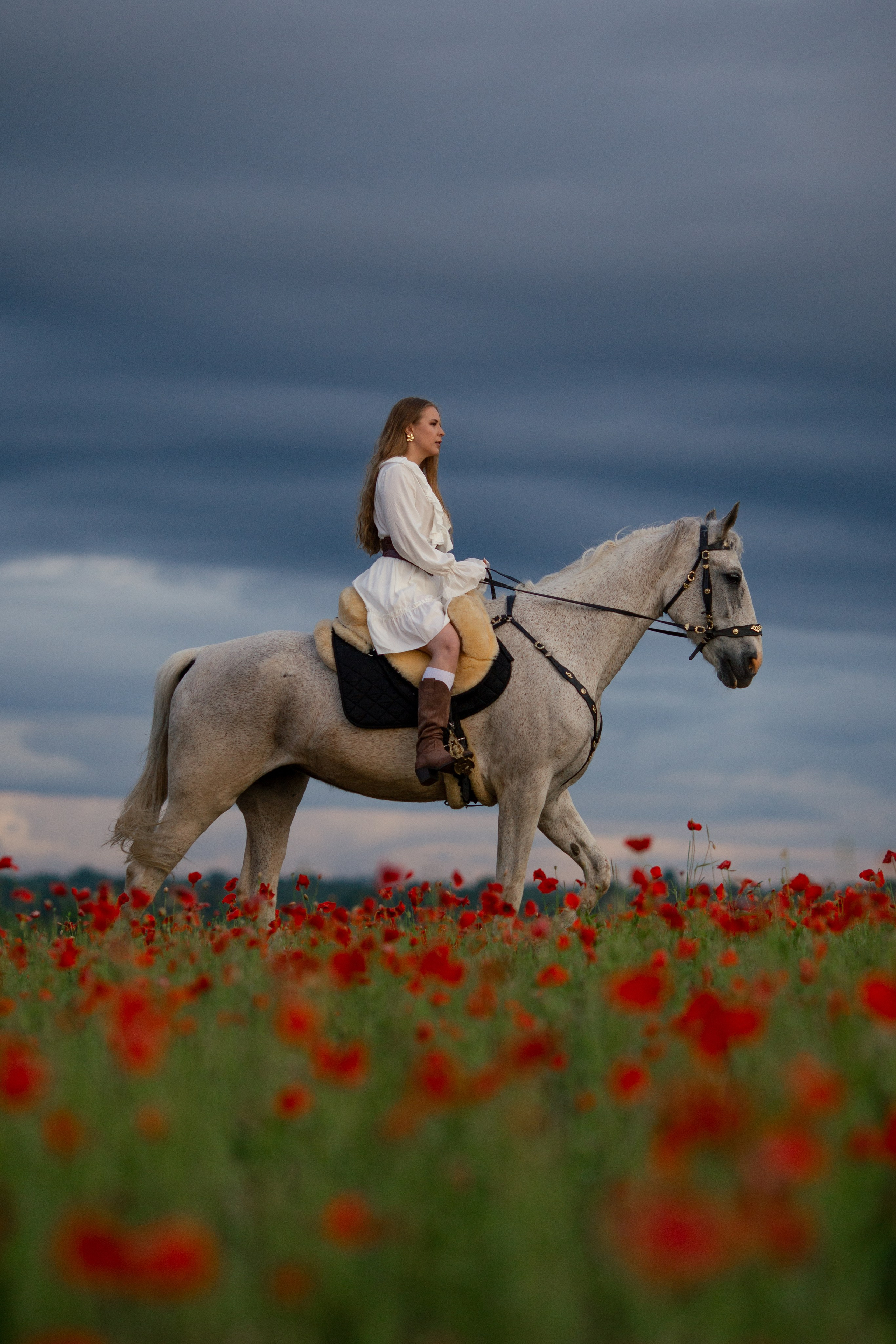 Фотосессия в маковых полях