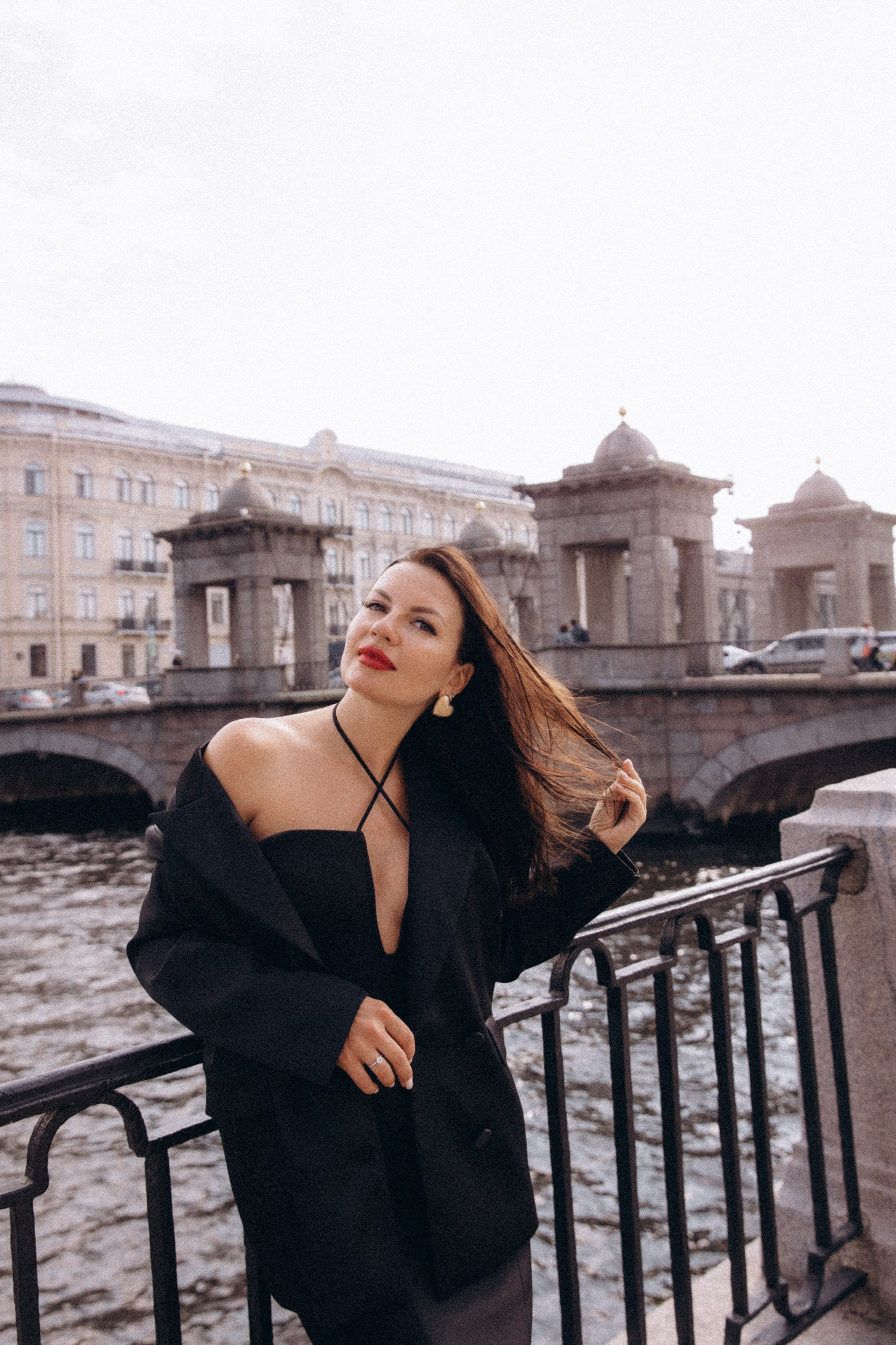 Ольга, прогулка по Фонтанке и фотосессия в парадной Ромашка. Фотограф в Санкт-Петербурге Разиля Идиятуллина