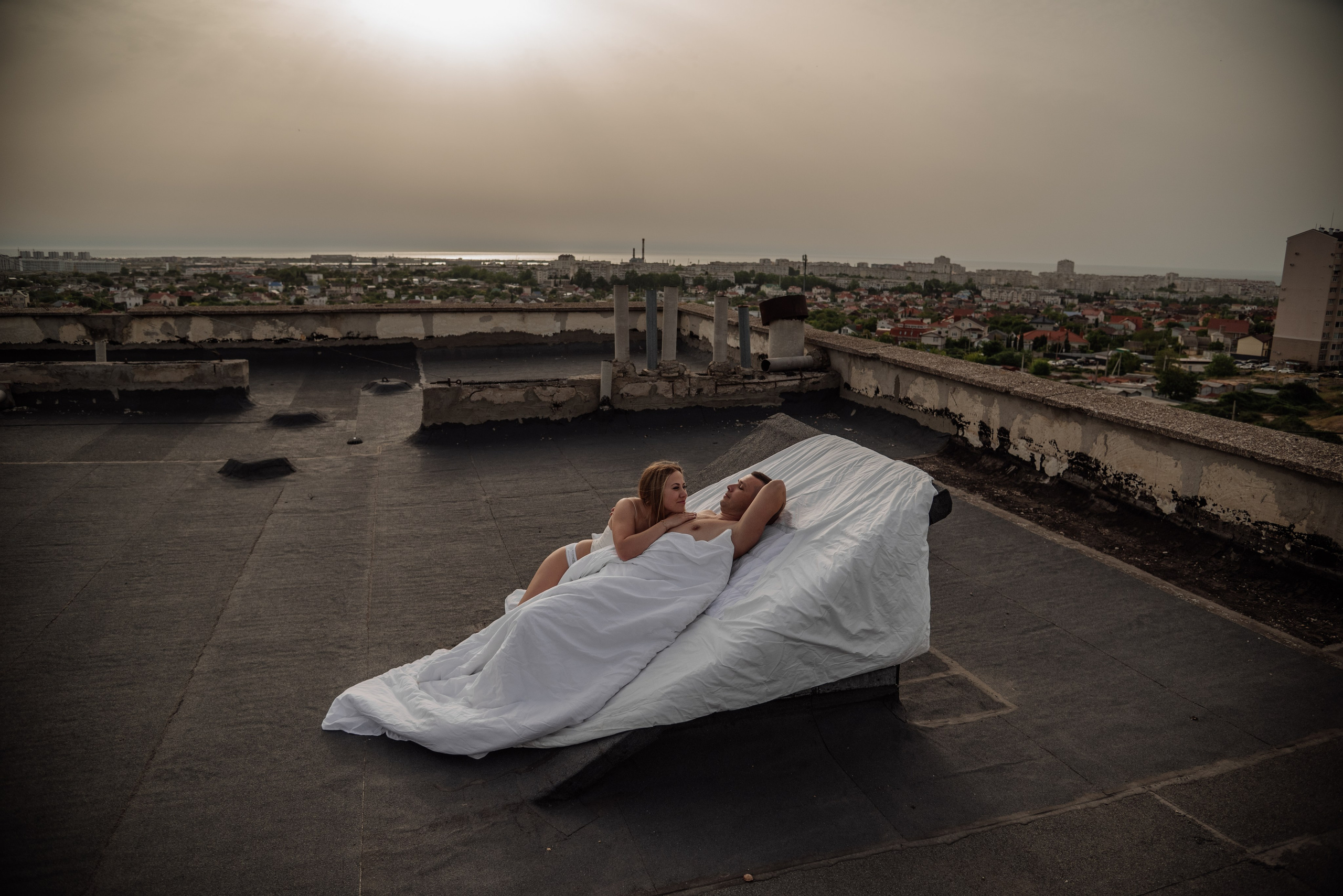 На крыше в одеялах. Свадебный фотограф Анна Хочева