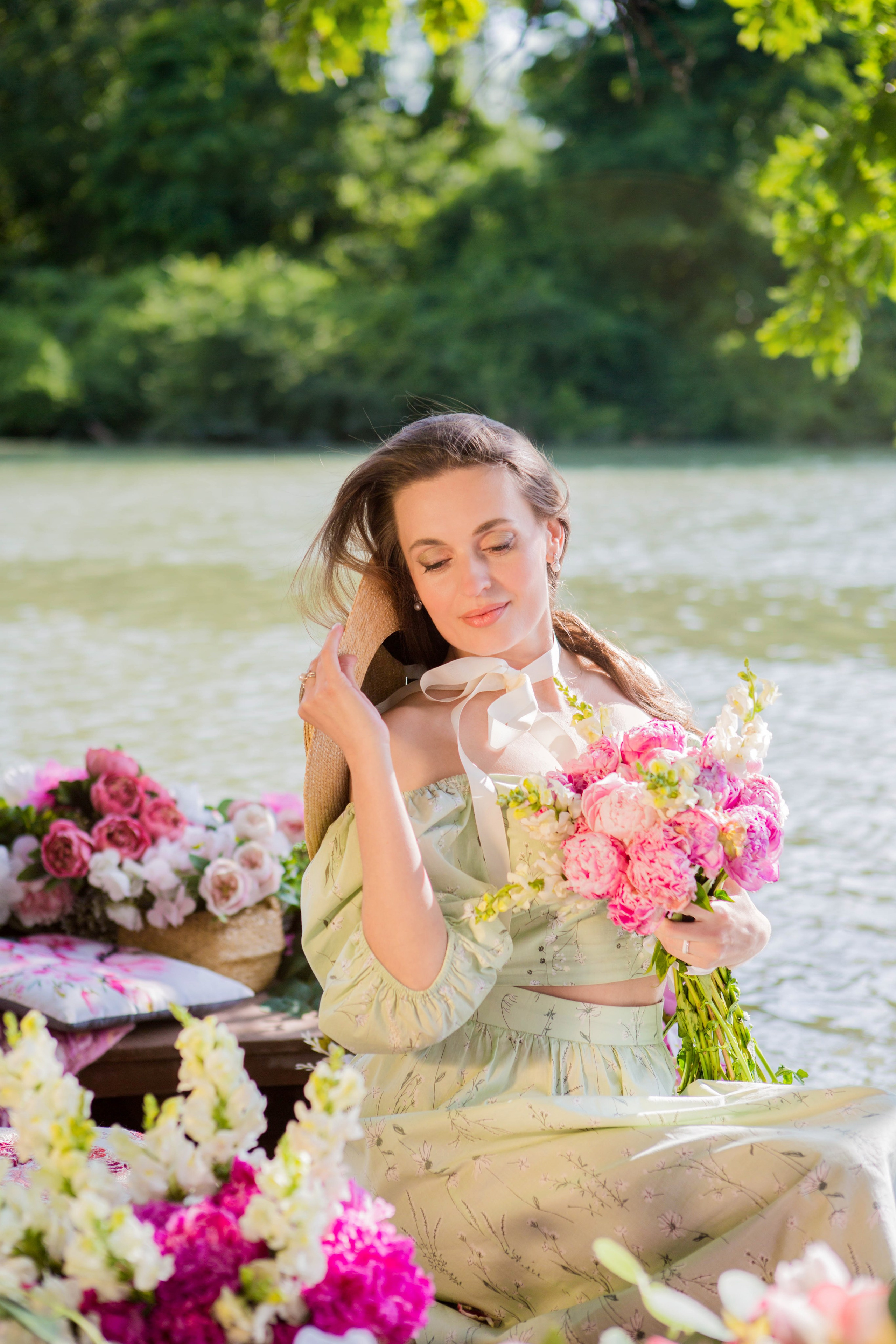 Лодка с пионами. Свадебный семейный и детский фотограф в Краснодаре Карина Федоровская