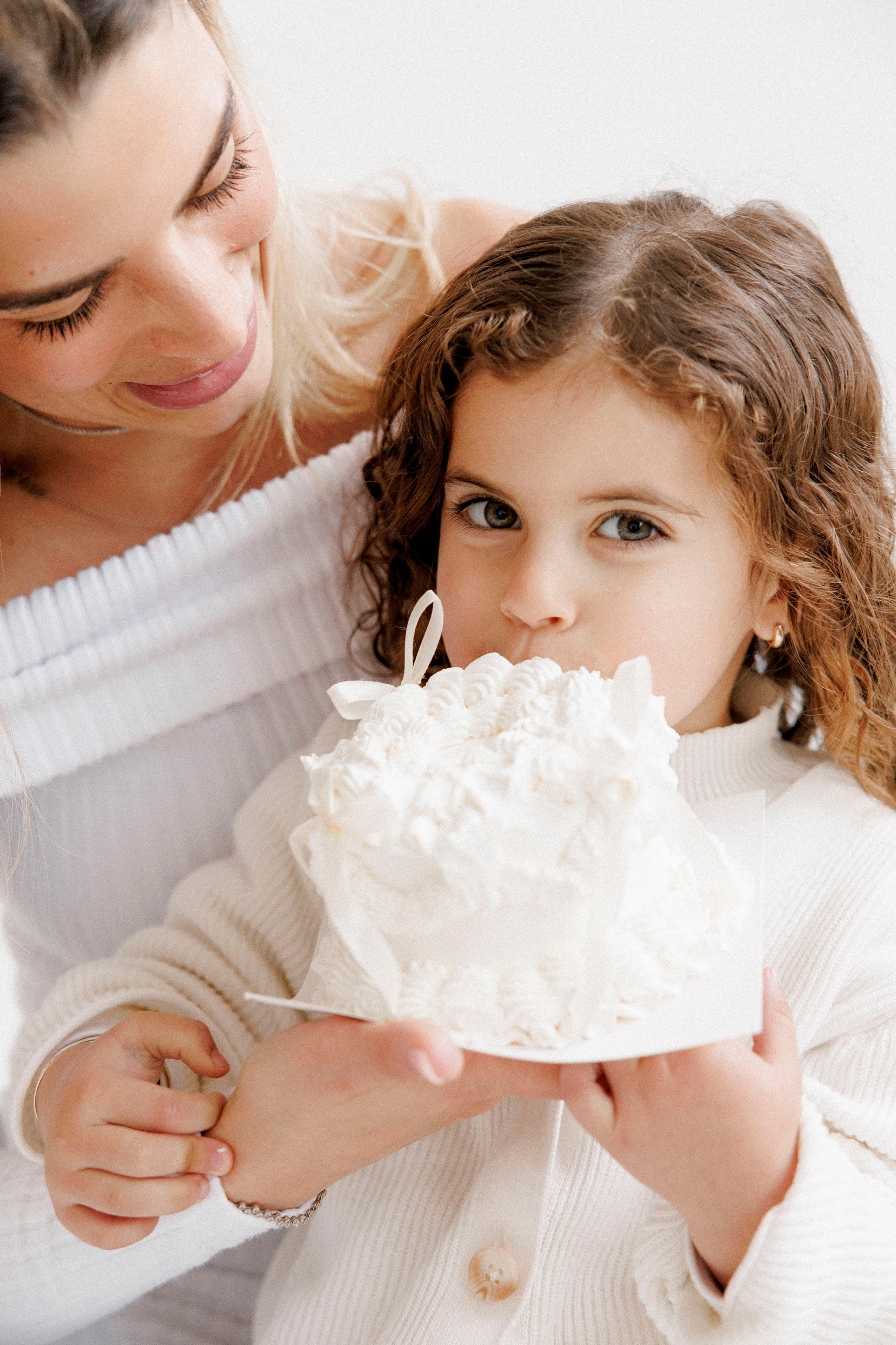 Family photoshoot in White Studio. Wedding and family photographer