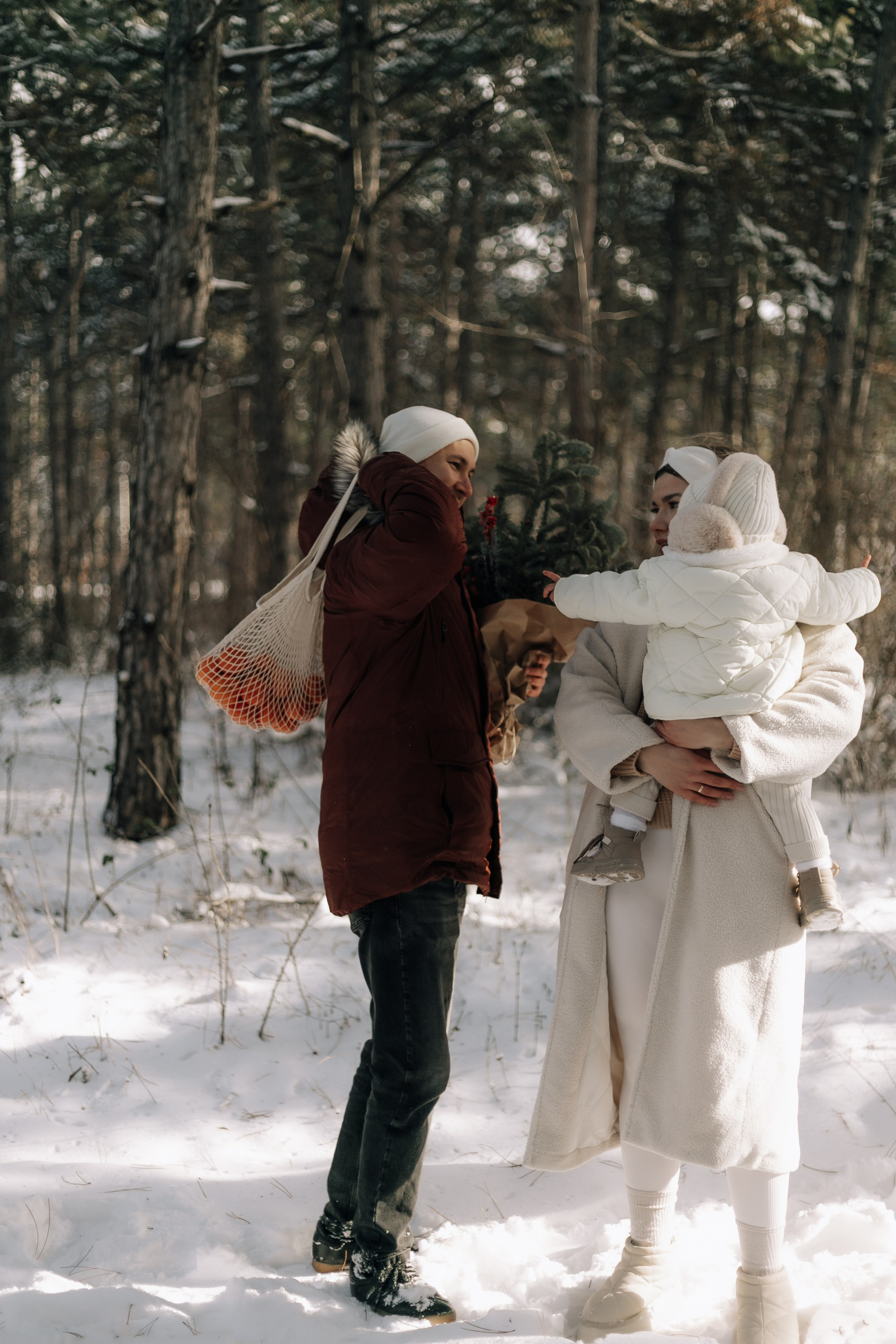 Евгений, Александра и Василиса в лесу. Фотограф в Крыму | Виктория Нотевская