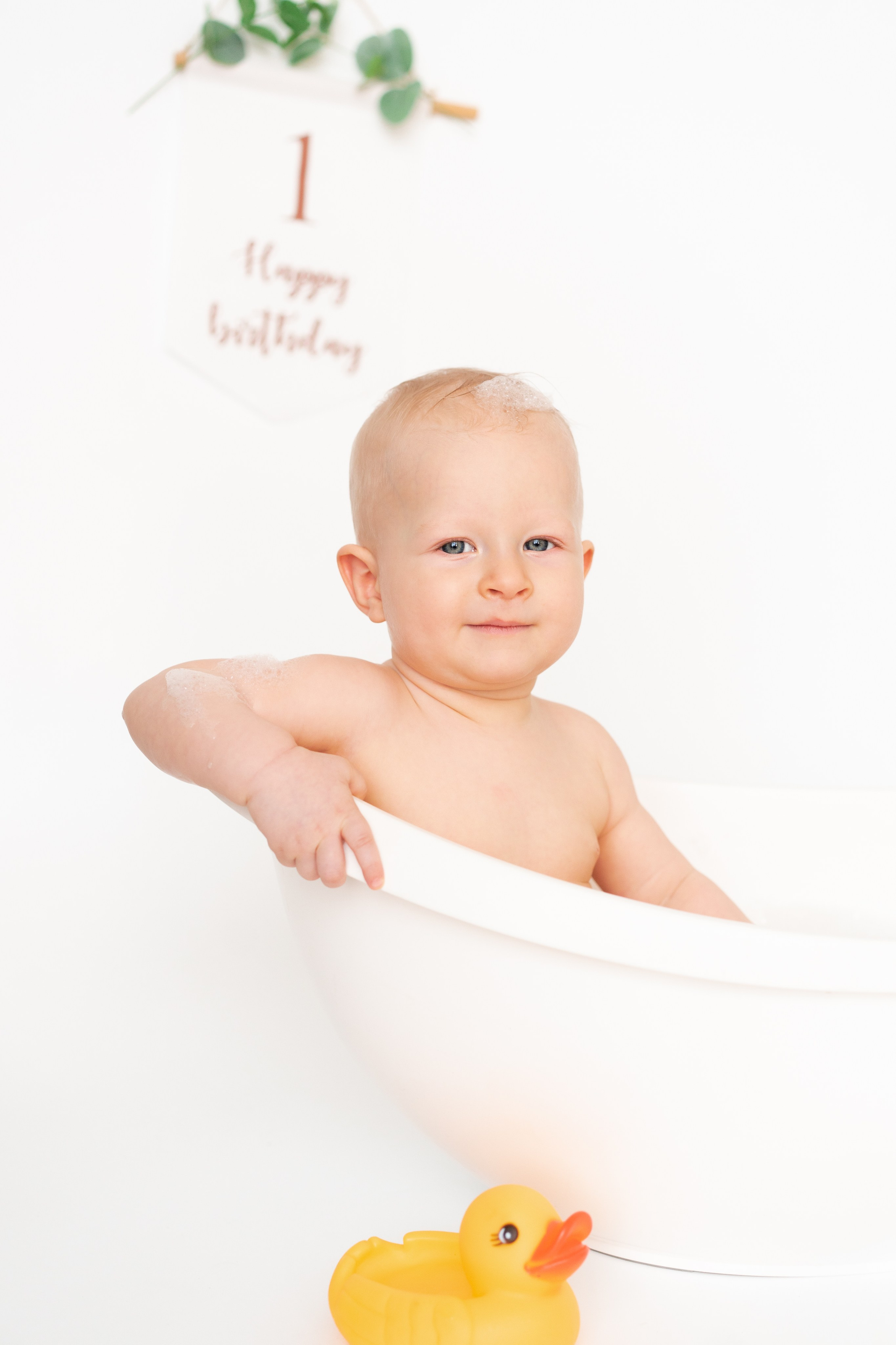 Первый день рождения малыша. Детская, семейная фотостудия в Санкт-Петербурге