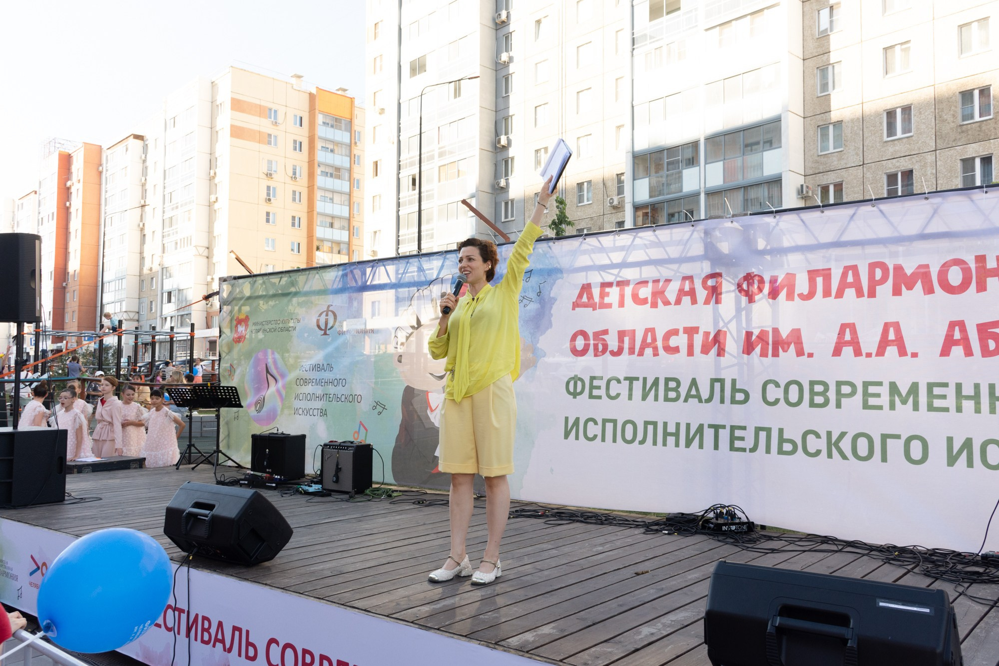 Фестиваль современного исполнительского искусства (Сквер Академ Риверсайд). Фотограф Максим Буряк