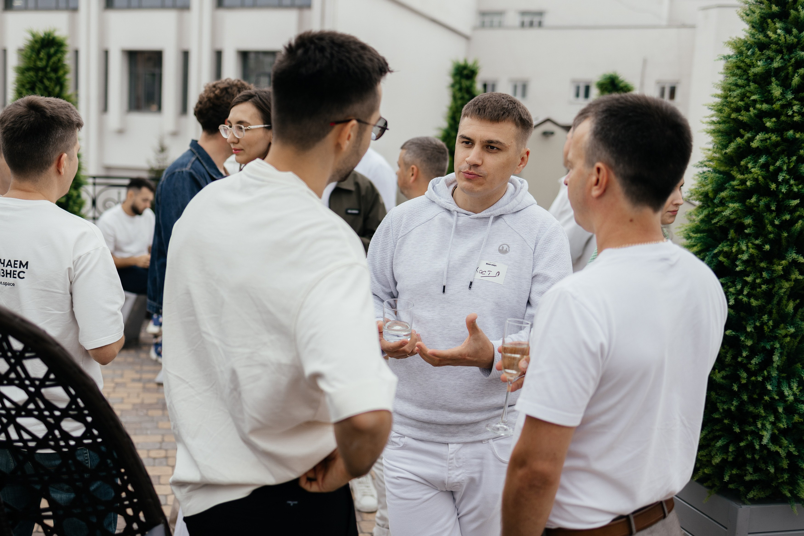 СЭНСЭЙ — бизнес клуб. Портретный и репортажный фотограф в Казани Максим Сипачев
