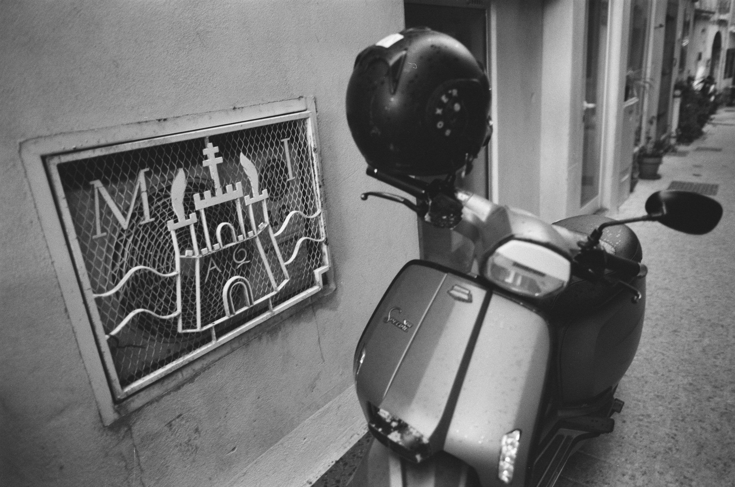 The world is flat // corsica, bonifacio III. EVER EXPOSED