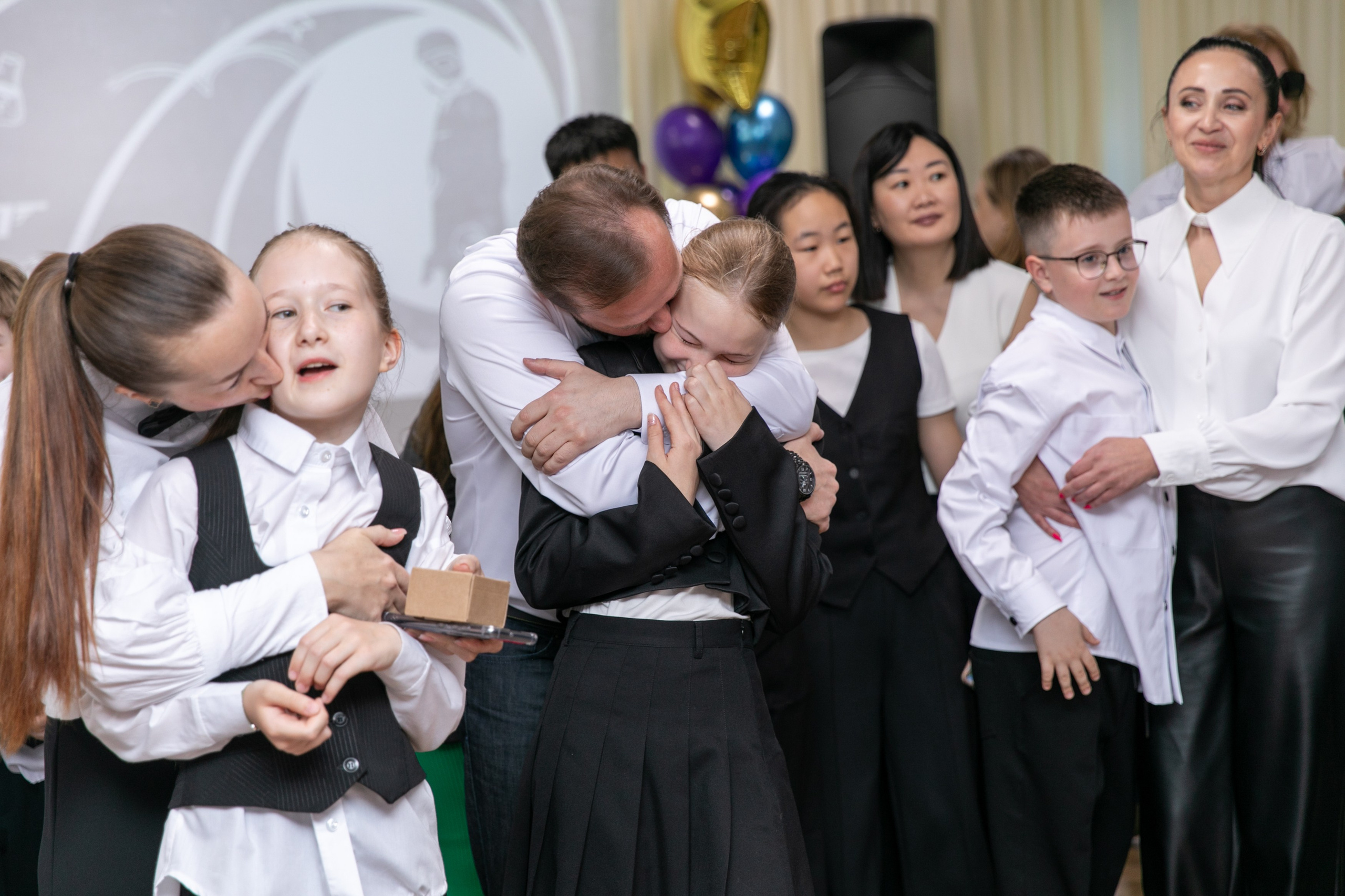 Выпускной 4 класс Гимназия 3 2025. Школьный и детский фотограф в Южно-Сахалинске Анастасия Лескова