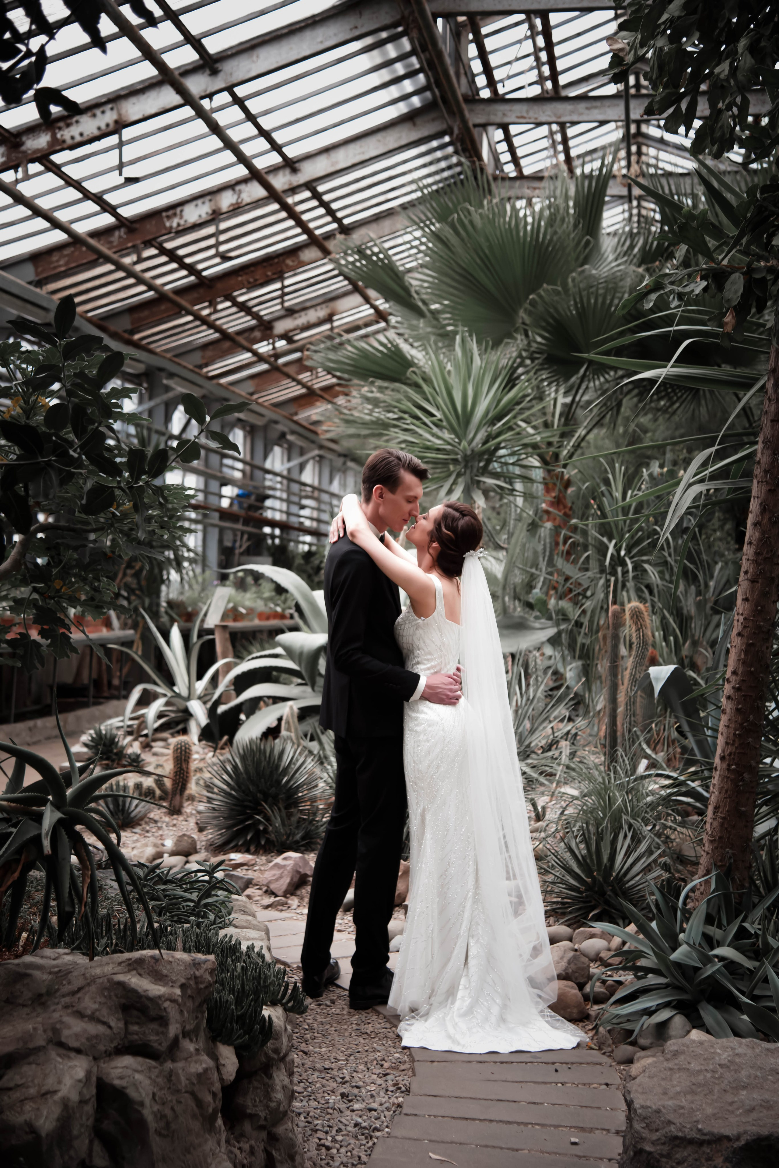 Свадебная фотосессия в Ботаническом саду. Свадебный фотограф Вера Климова