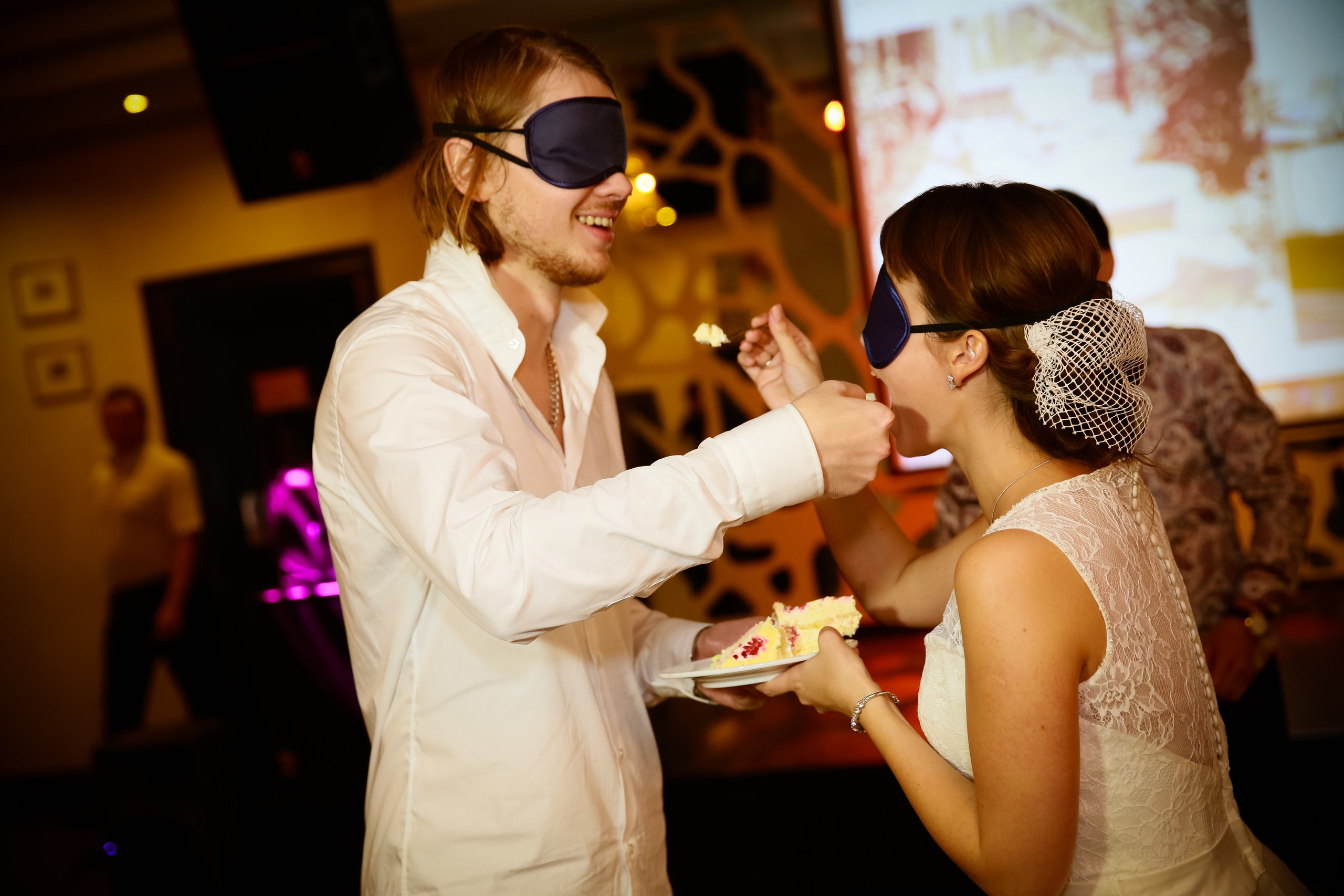 Свадебная фотосессия Елены и Михаила в парке Горького летом. Фотограф в Москве Владимир Осиченко — портреты, мероприятия, репортажи