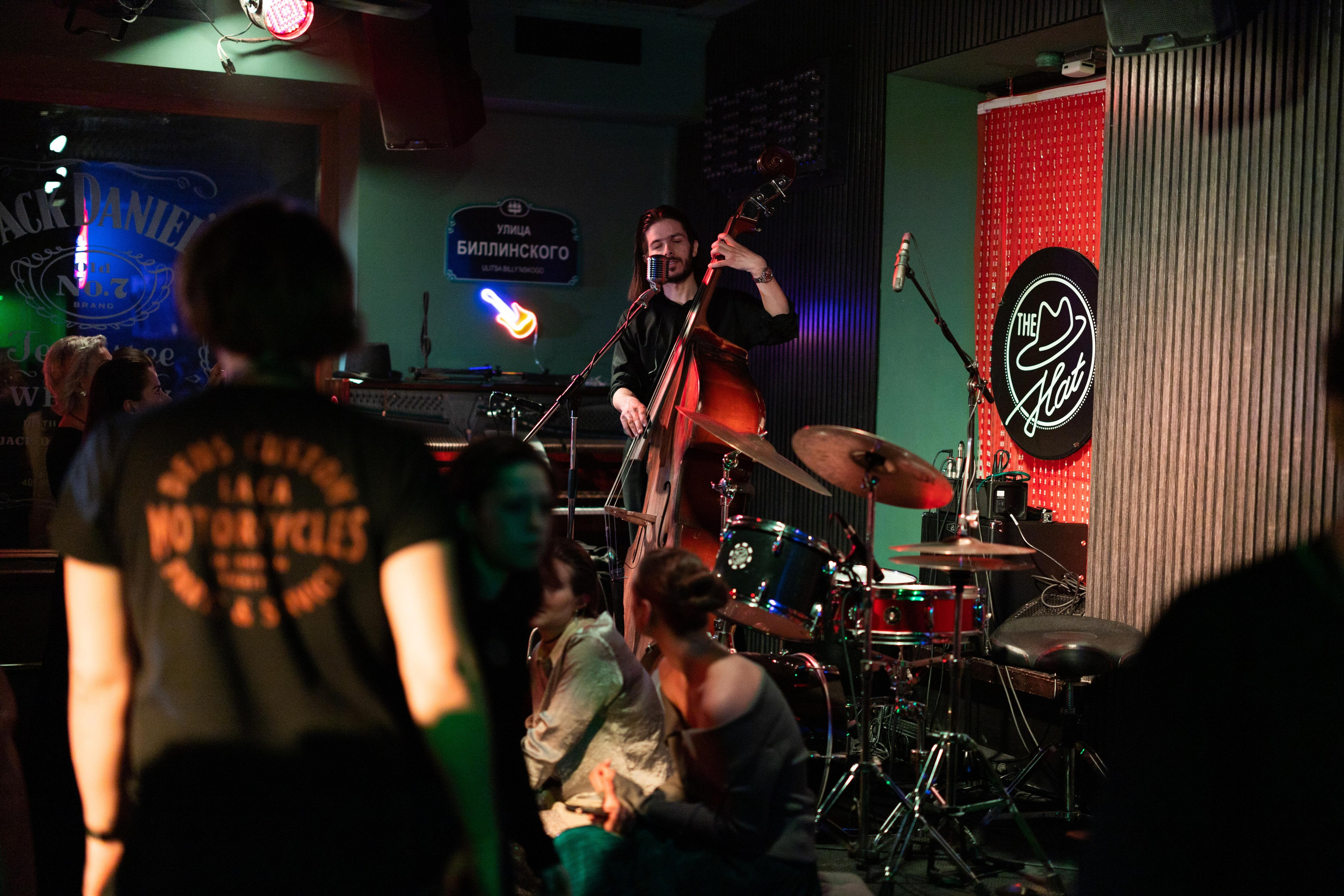 Film backstage. VICTORIA SHU