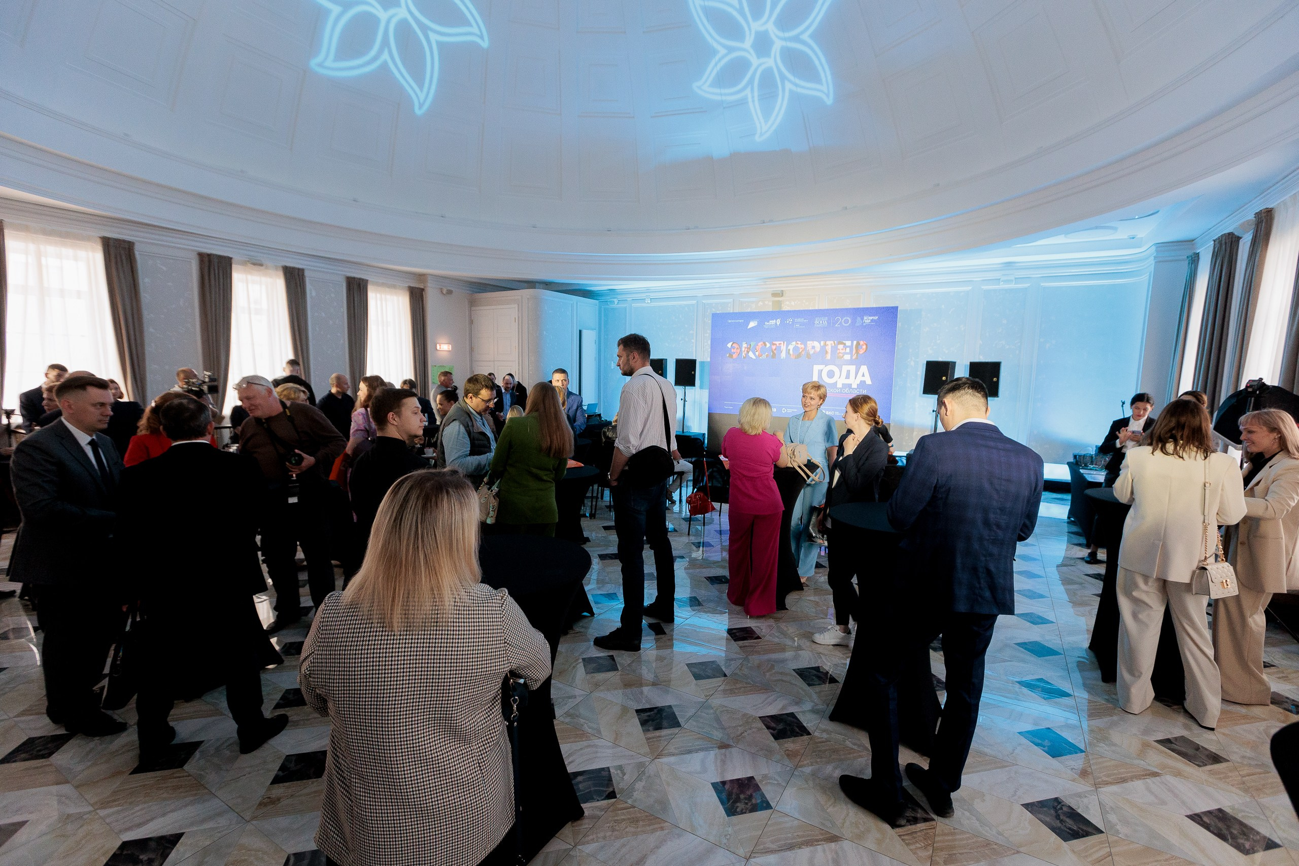 Фотограф для съемки награждения на корпоративной премии. Контент для бизнеса в Екатеринбурге Полдень Медиа