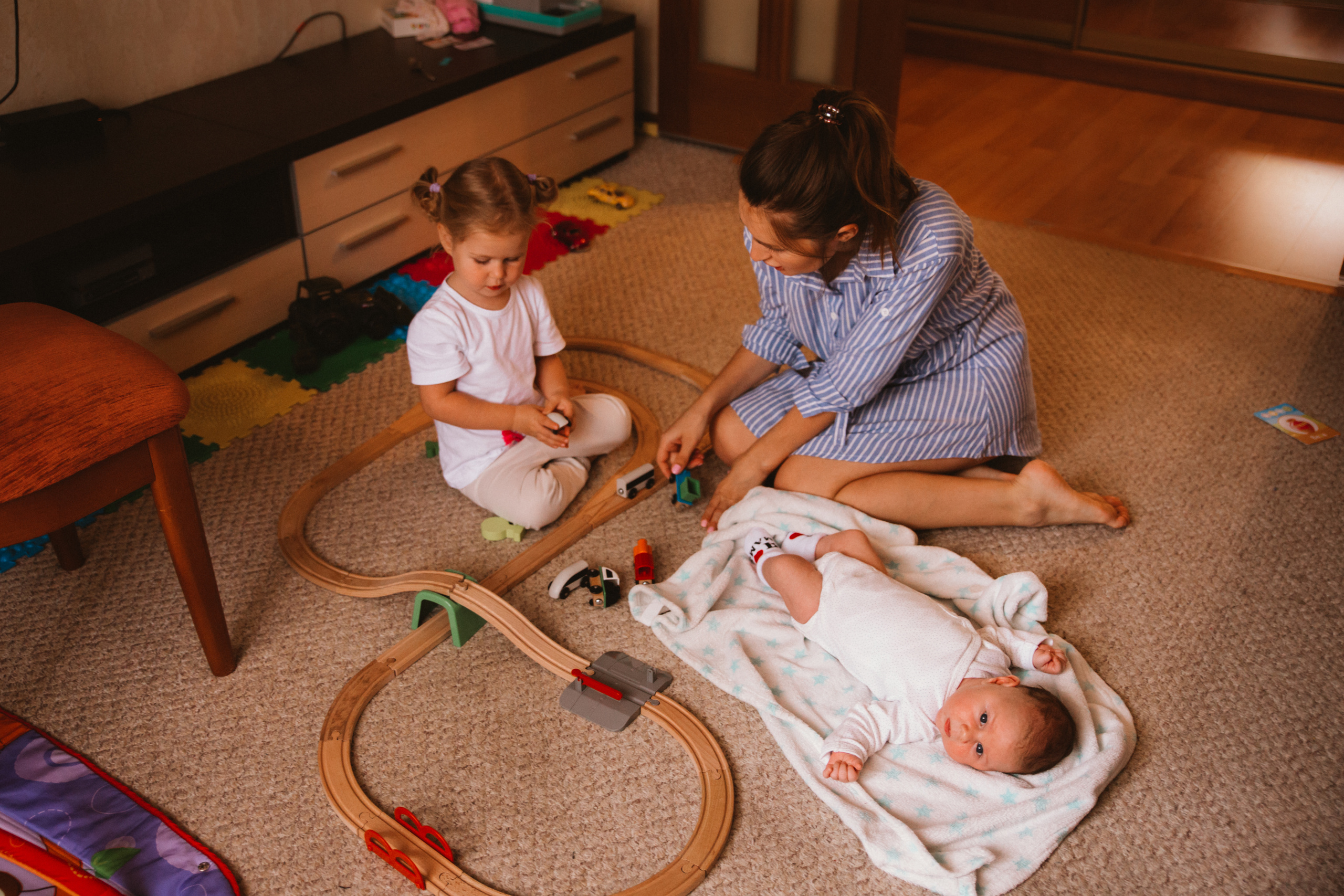 Юля, Вероника и маленький Артем (2 мес.). Детский и семейный фотограф в Москве Алёна Шестунова