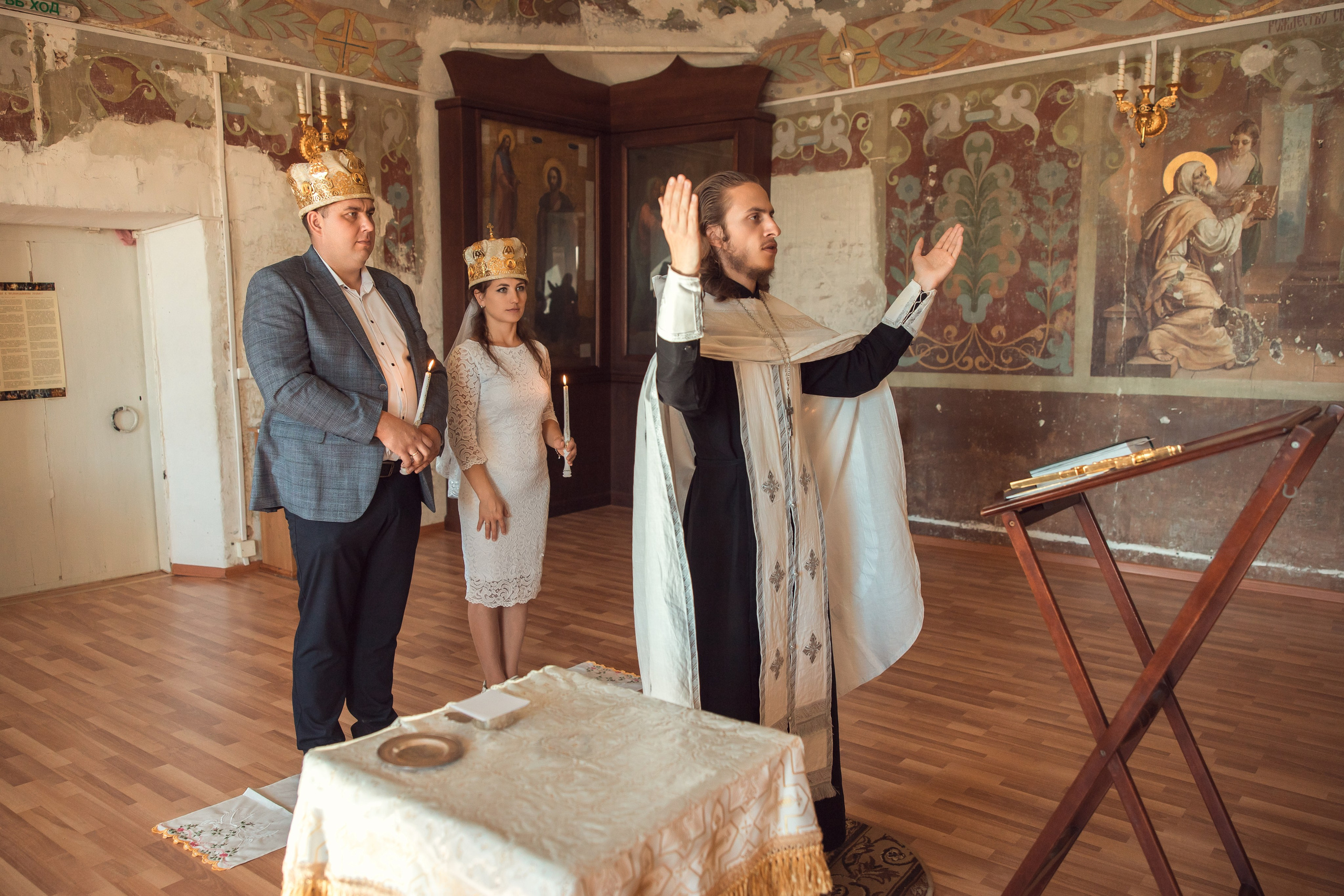 Анастасия и Сергей. Церковь Усекновения главы Иоанна Предтечи при Архиерейском доме. Семейный фотограф в Рязани и Рязанской области