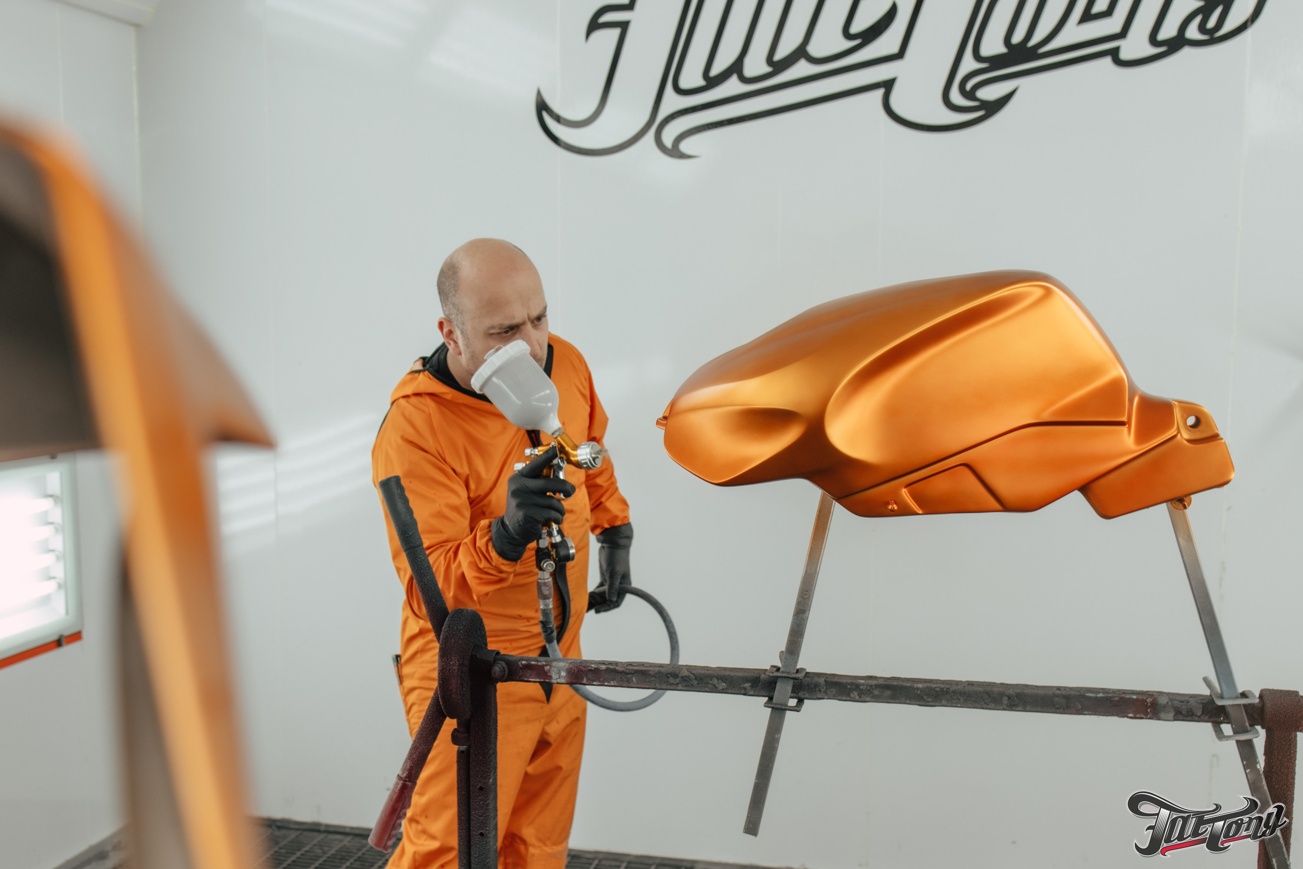 Aprilia детали мотоцикла, окрас в оранжевый кэнди. DeLorein