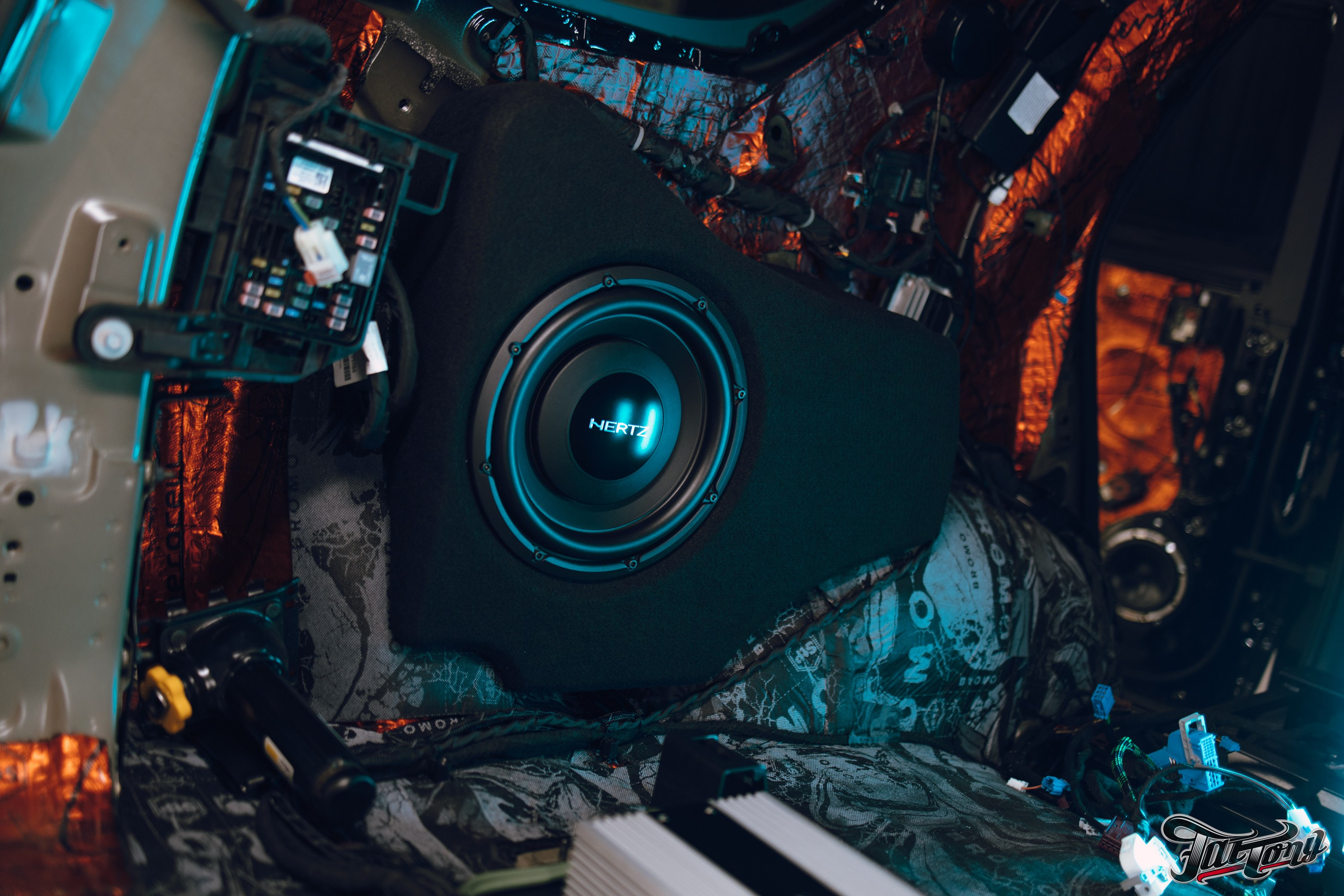 Cadillac escalade акустическая система и изготовление сабвуфера. DeLorein