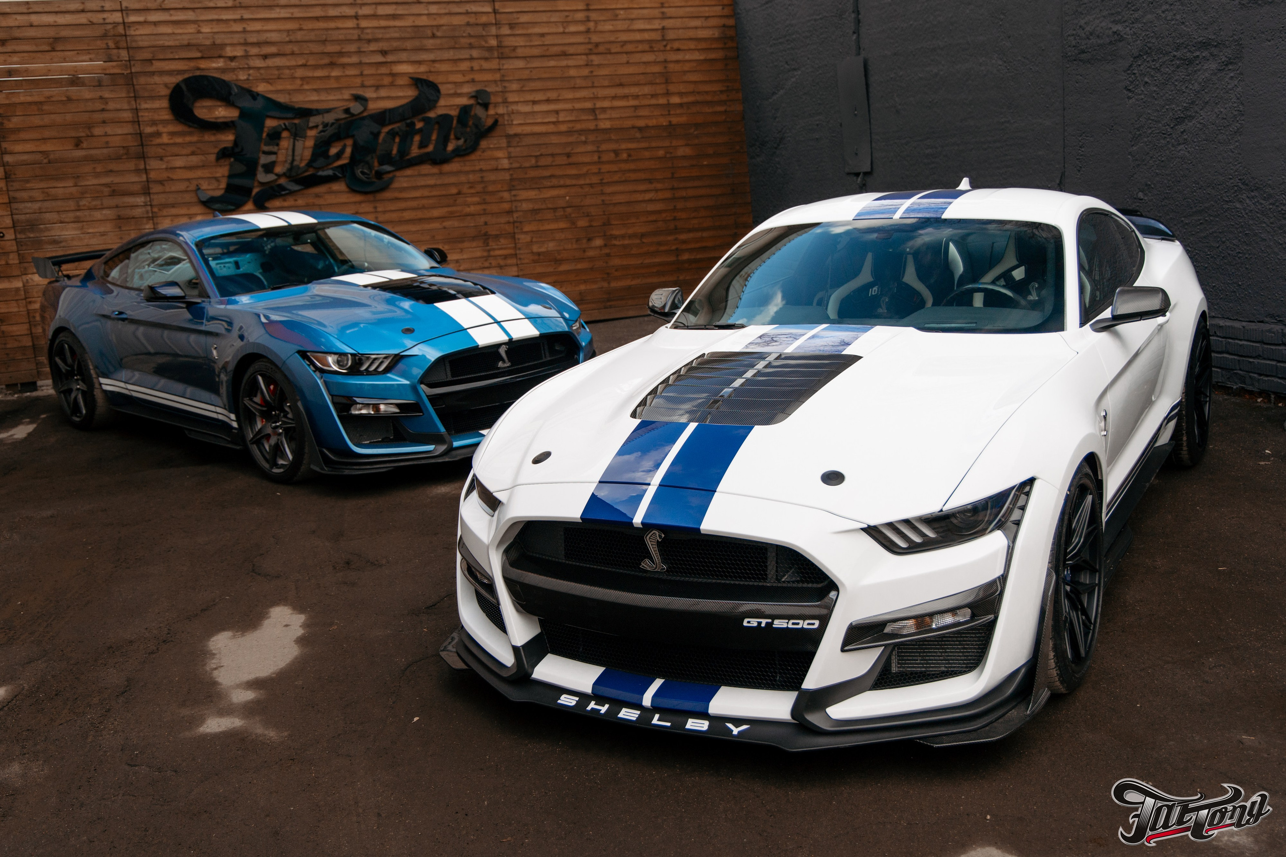 Mustang Shelby GT500 X2. DeLorein