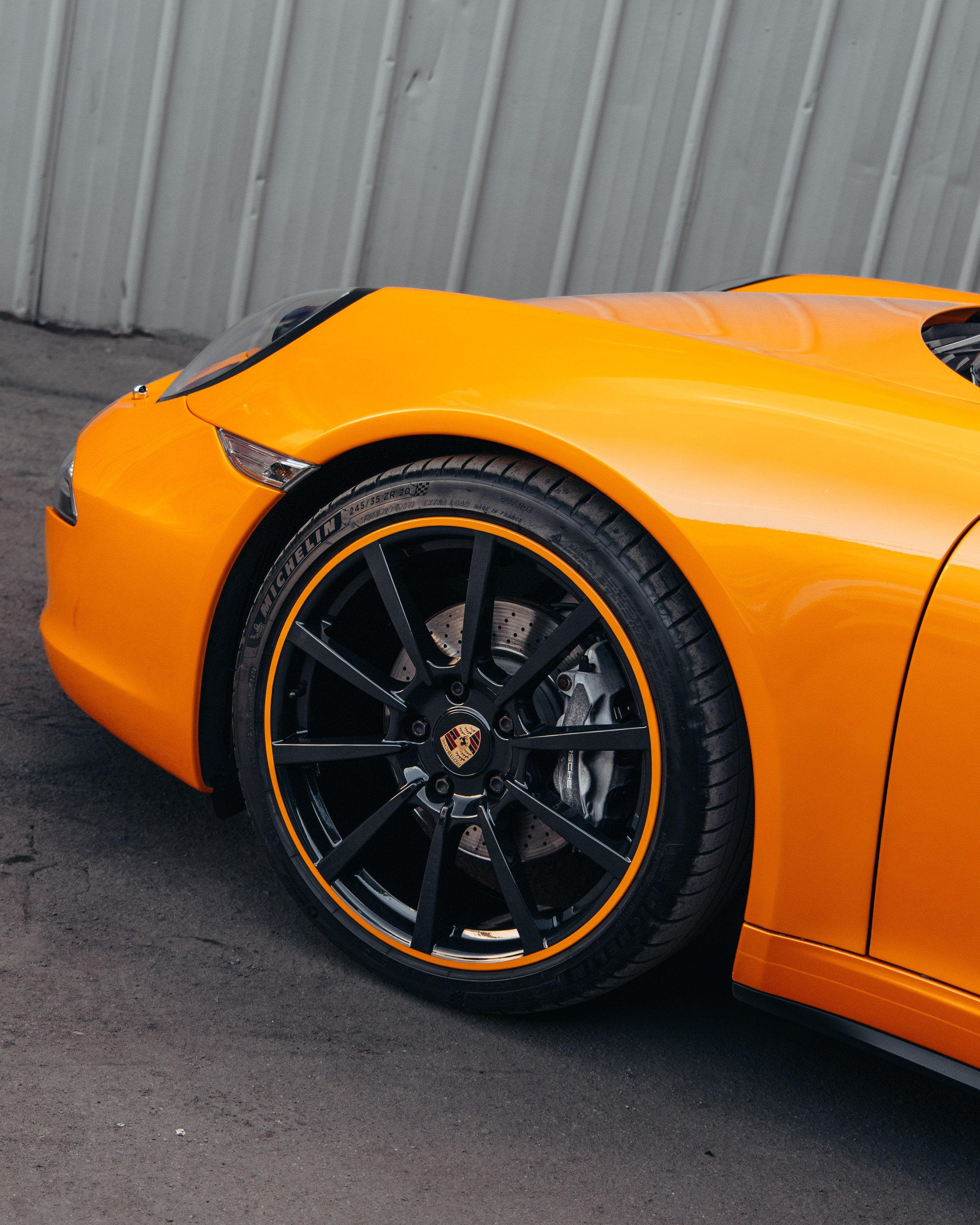 Porsche 911 оранжевый замена ремней безопасности. DeLorein