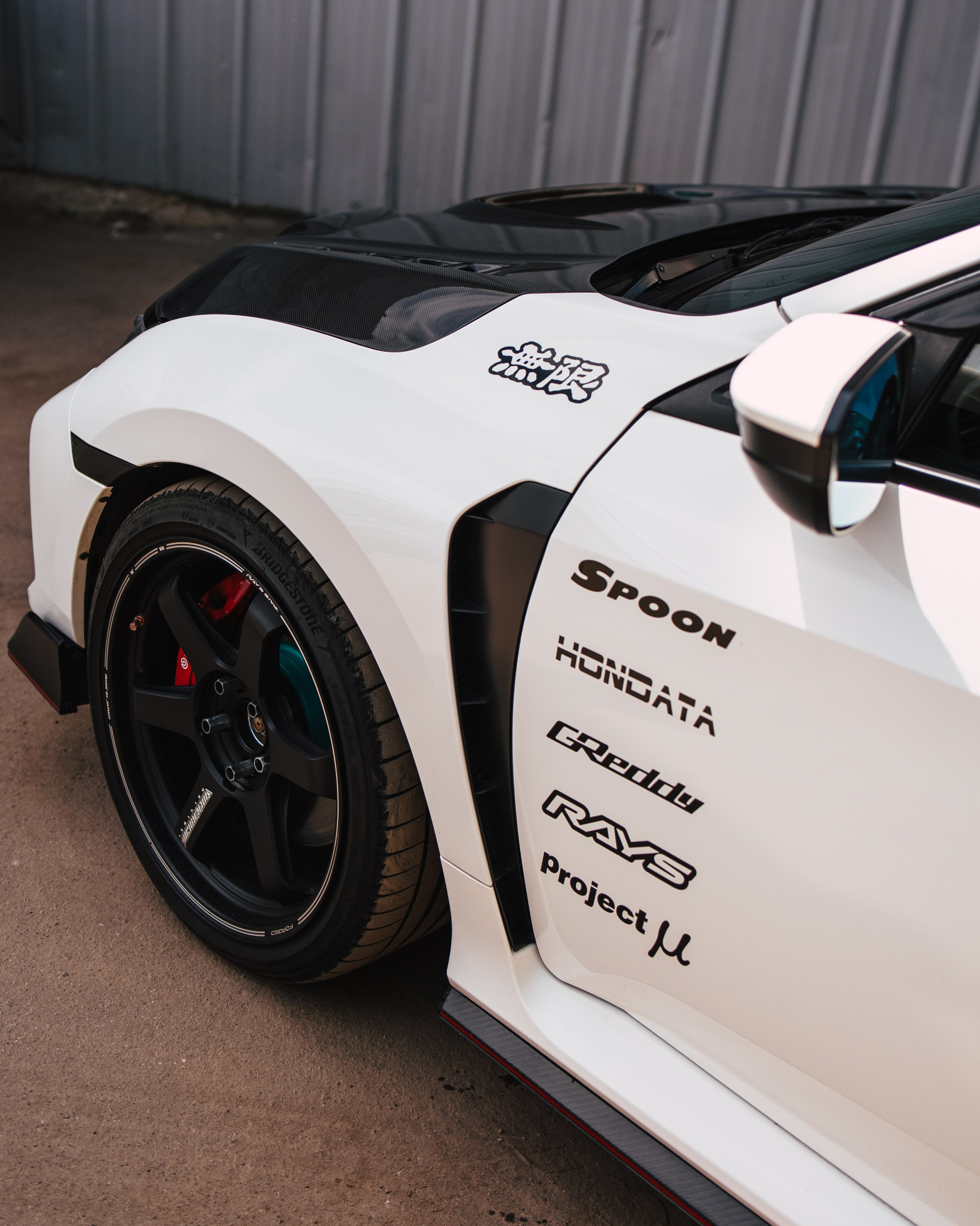 Honda Сivic type R снятие краски c капота и лачка карбона. DeLorein