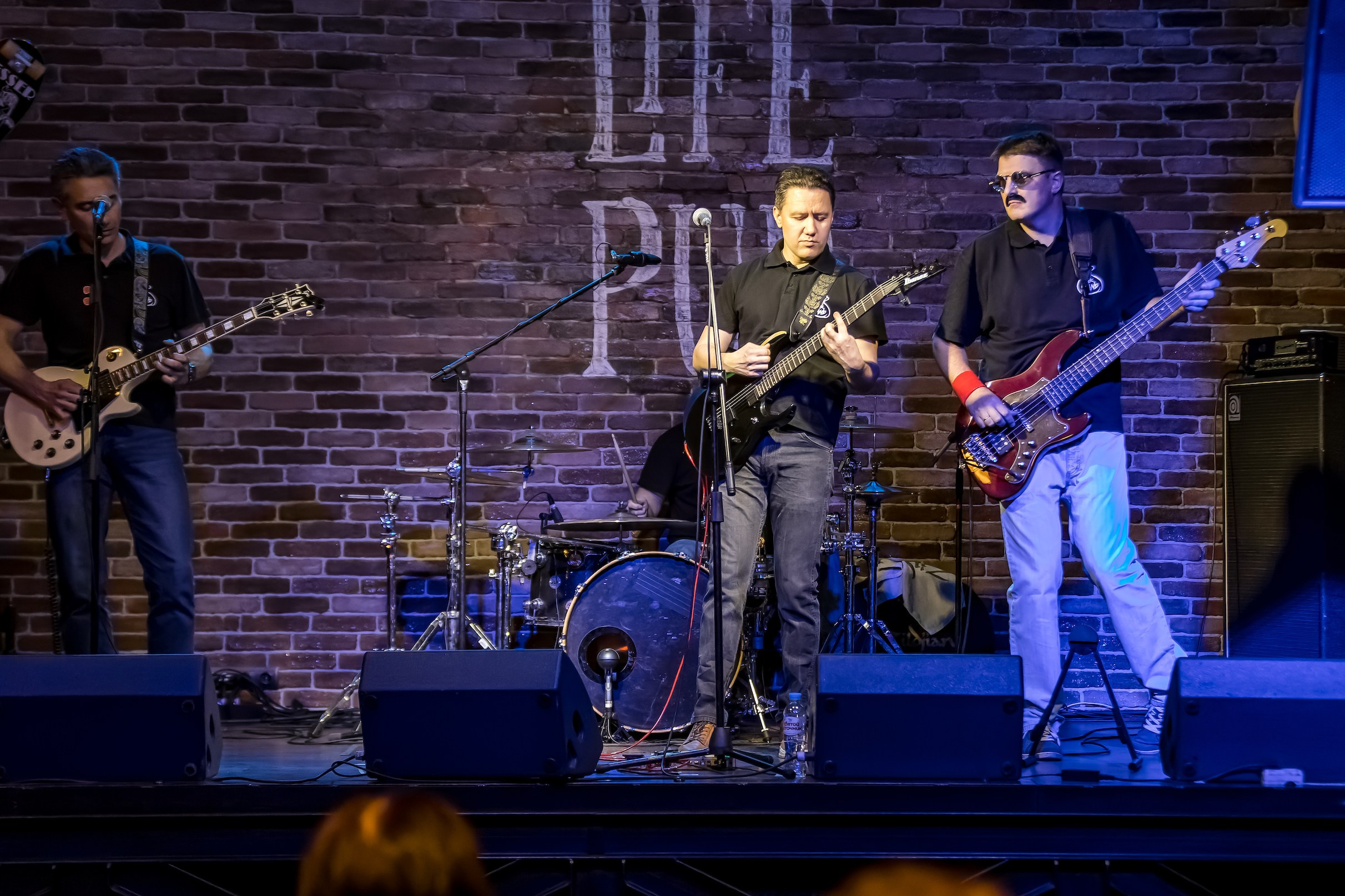 LifePub 29.03.2023. Московская кавер-группа BankBand