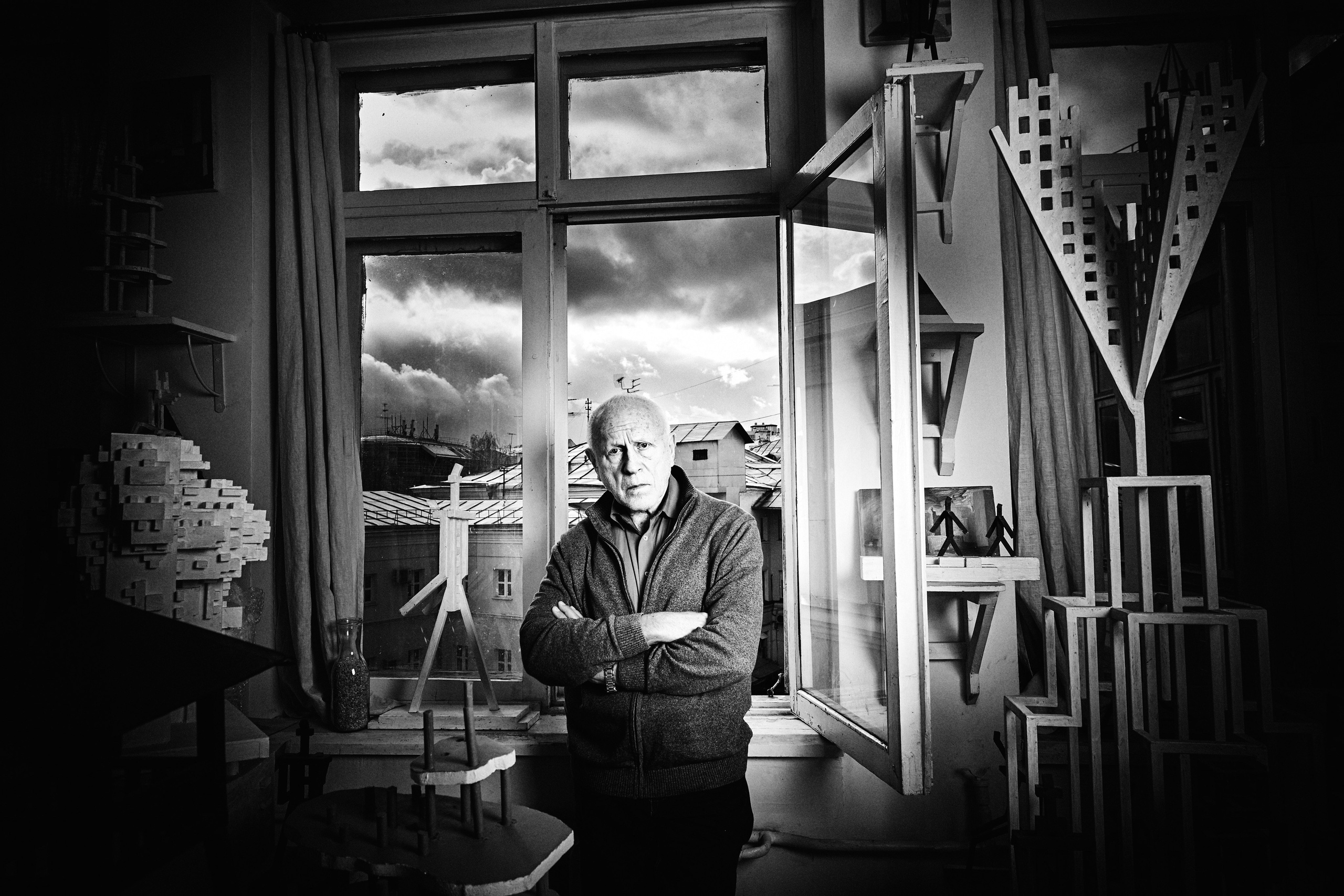 Игорь Шелковский в мастерской