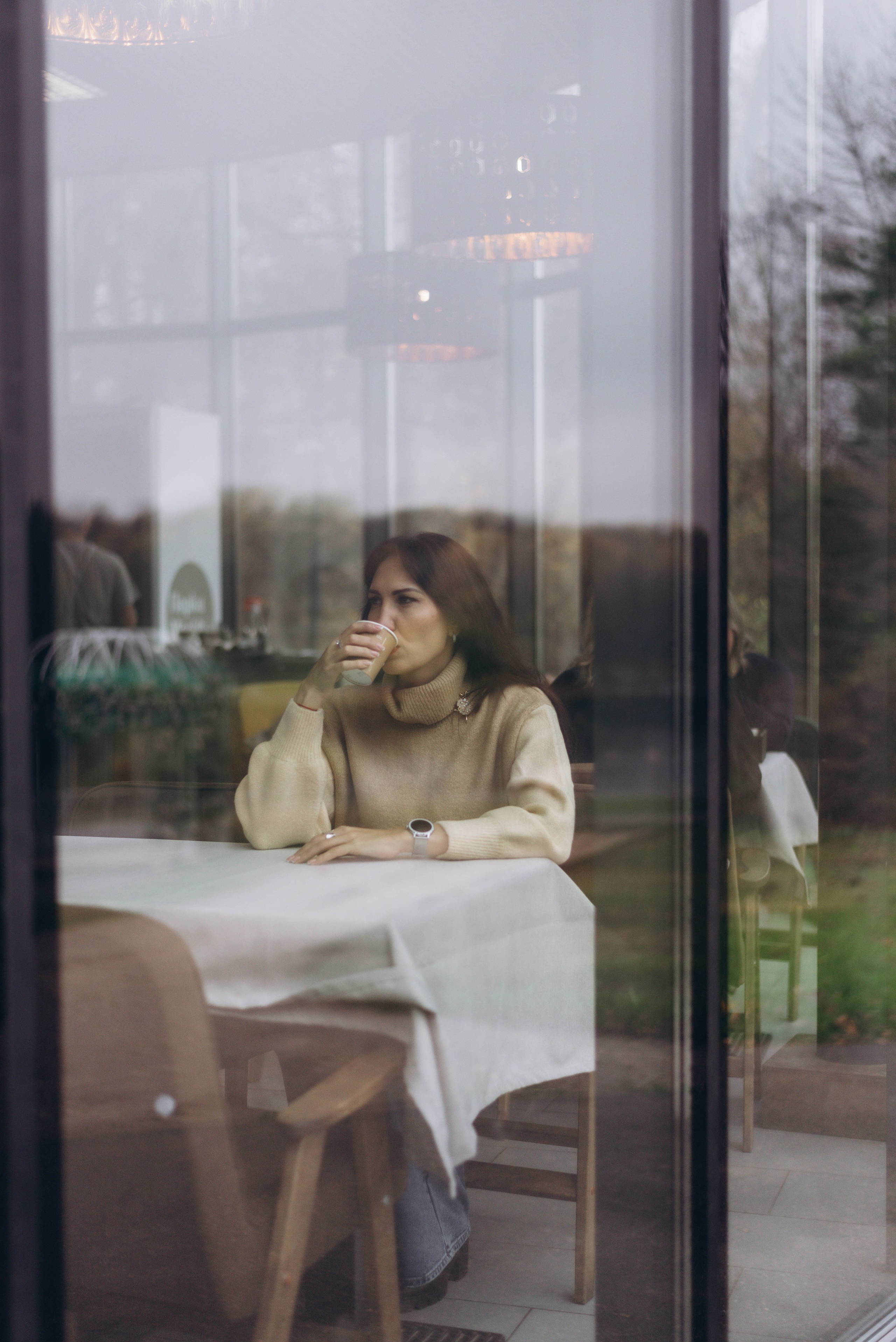 Прогулочная фотоссесия для девушки в парке. Семейный фотограф в Железнодорожном Масаева Елена