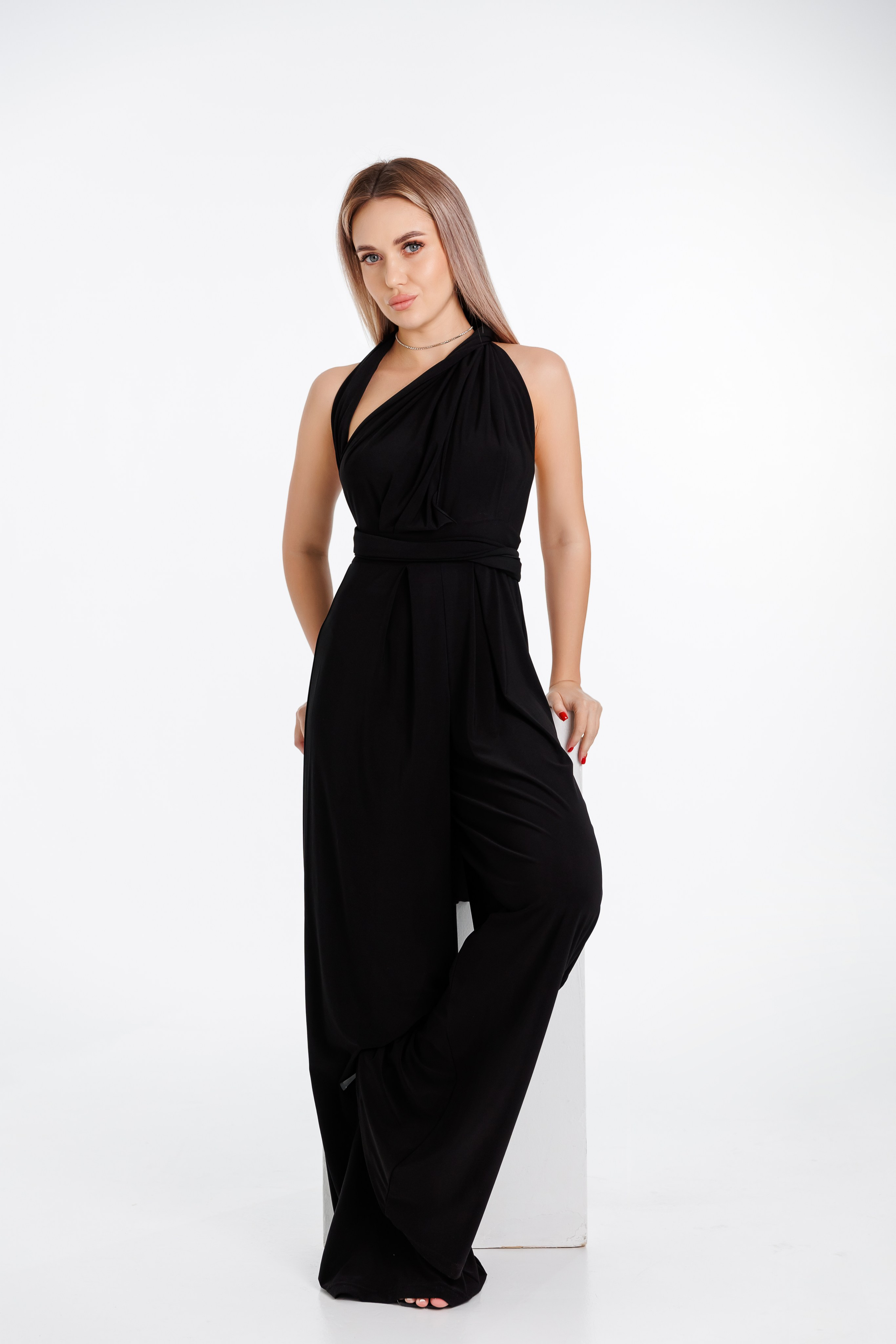 Комбинезон - трансформер . Лямки перевязываются разными способами . Размер 44 - 46