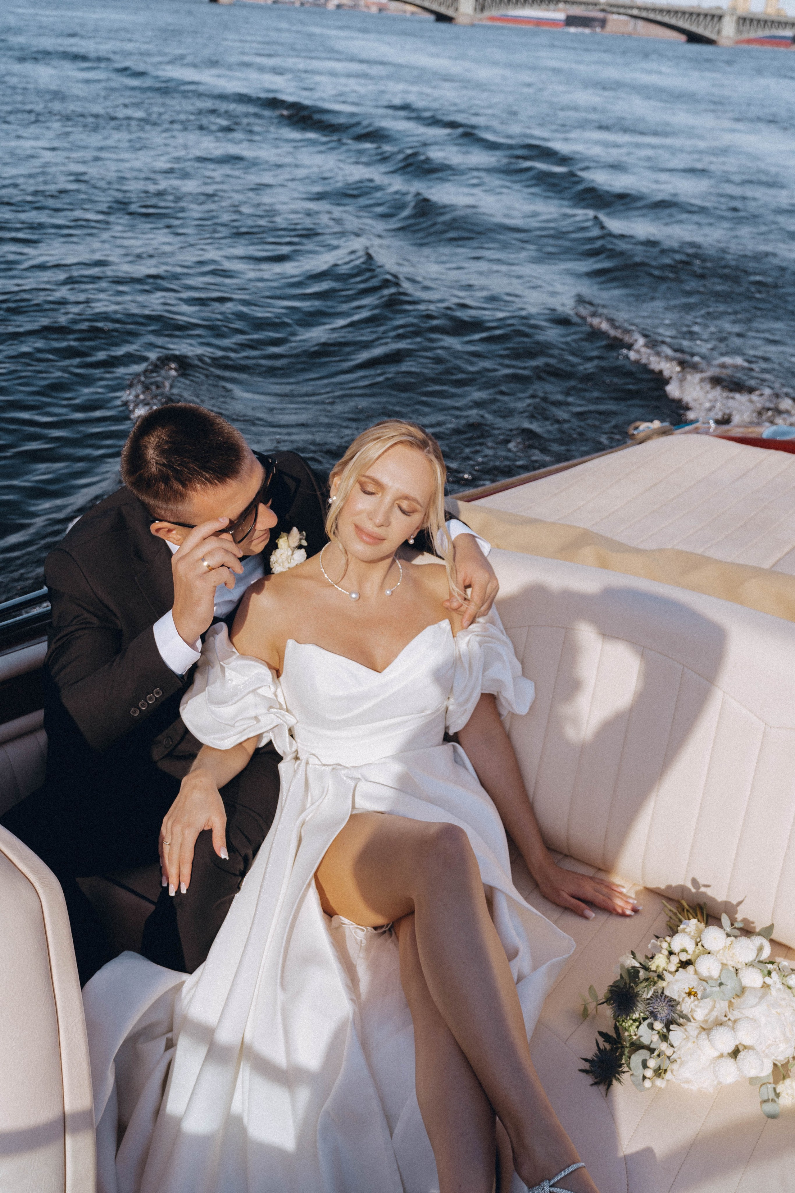 СВАДЕНБНАЯ СЬЕМКА НА КАТЕРЕ ПО КАНАЛАМ САНКТ-ПЕТЕРБУРГА И В АКВАТОРИИ НЕВЫ. Профессиональный фотограф, Санкт-Петербург — Виктория Богомолова