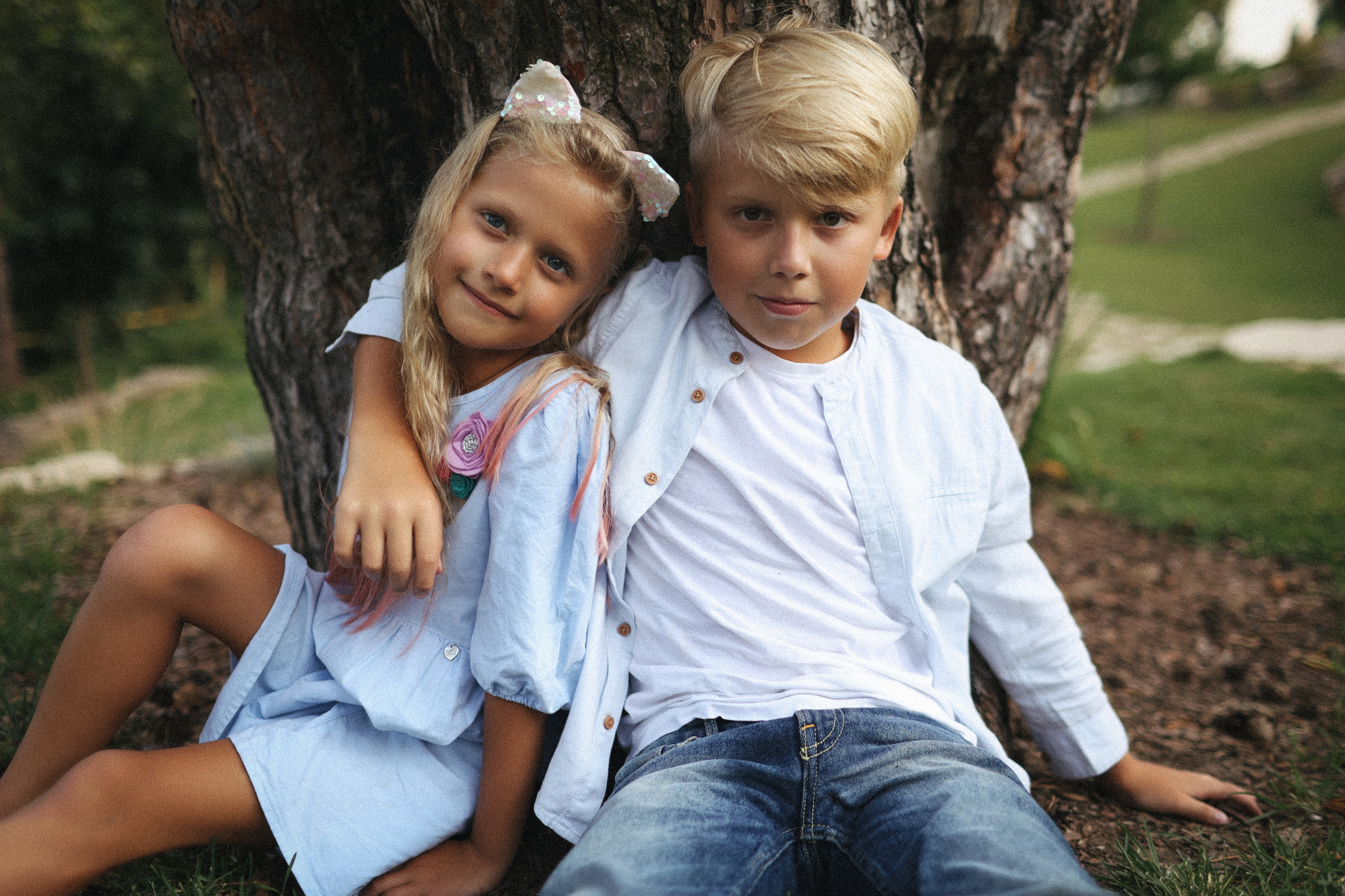 Летняя фотосессия фотосессия с собакой корги мама и дети. Фотограф Владимир Москва