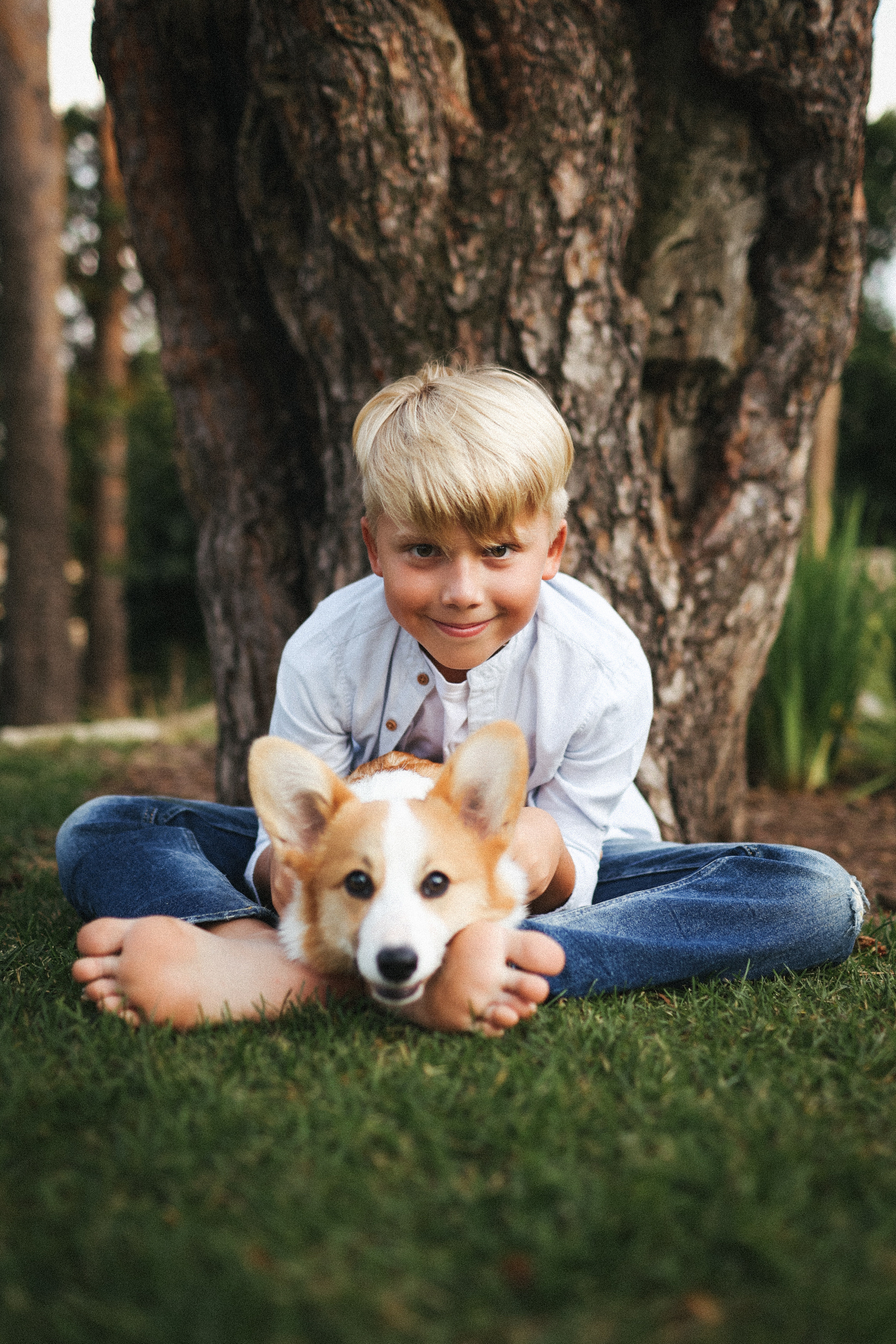 Летняя фотосессия фотосессия с собакой корги мама и дети. Фотограф Владимир Москва