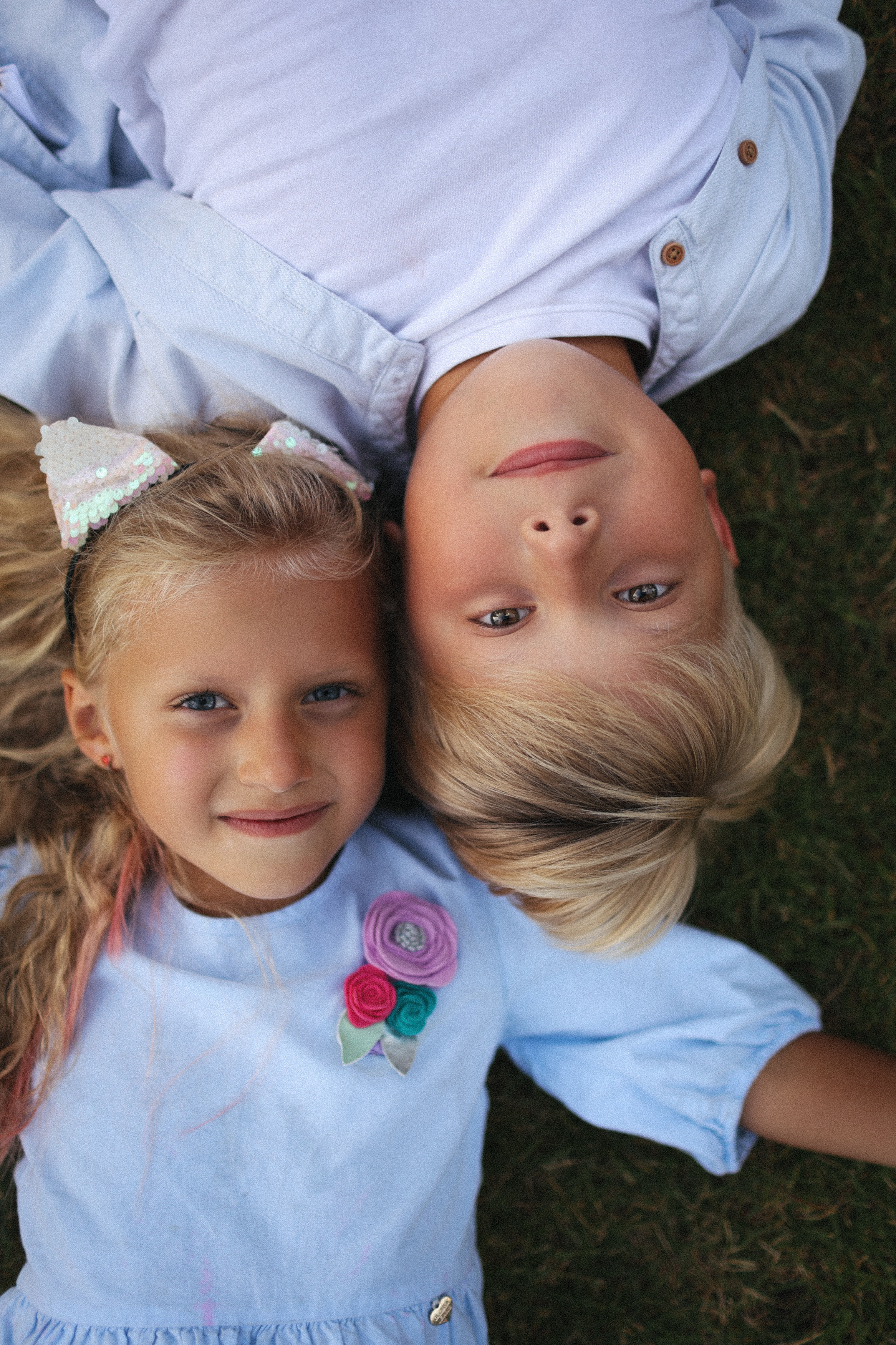 Летняя фотосессия фотосессия с собакой корги мама и дети. Фотограф Владимир Москва