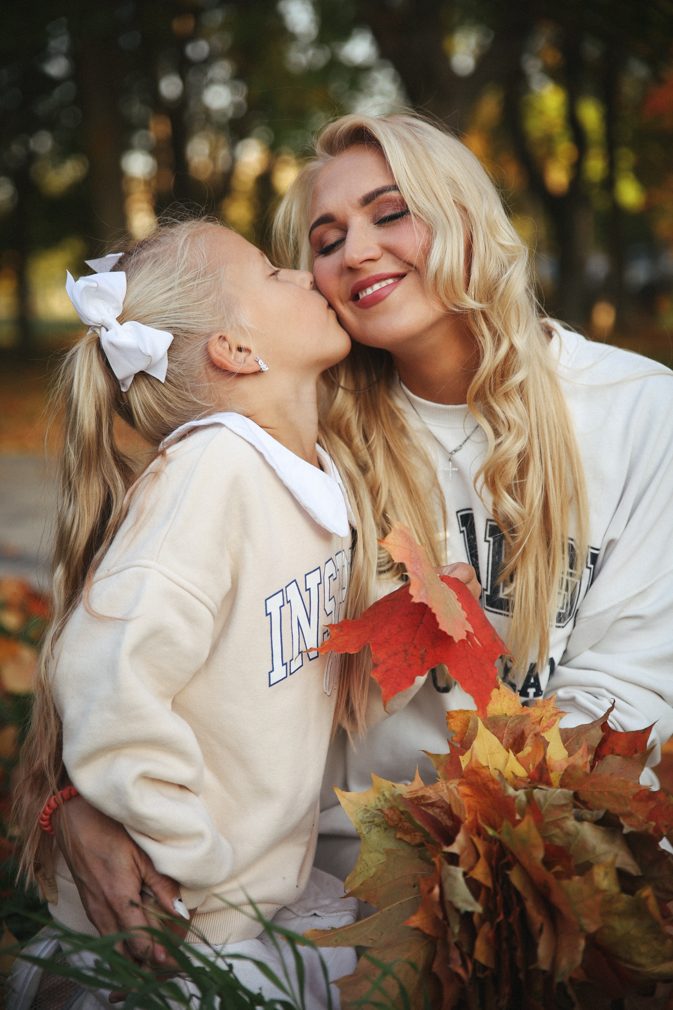 Осенняя фотосессия фото с листьями. Фотограф Владимир Москва