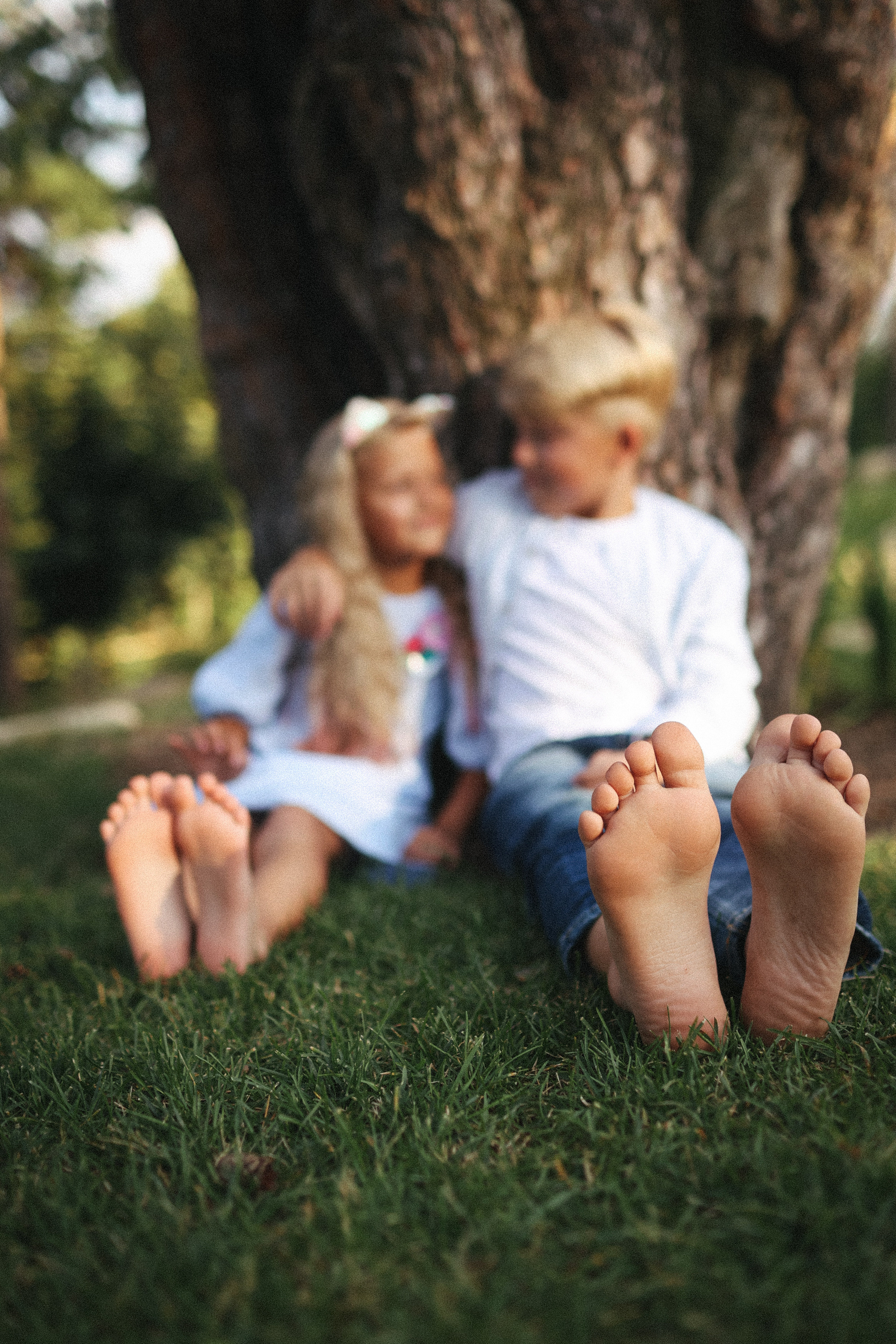 Летняя фотосессия фотосессия с собакой корги мама и дети. Фотограф Владимир Москва