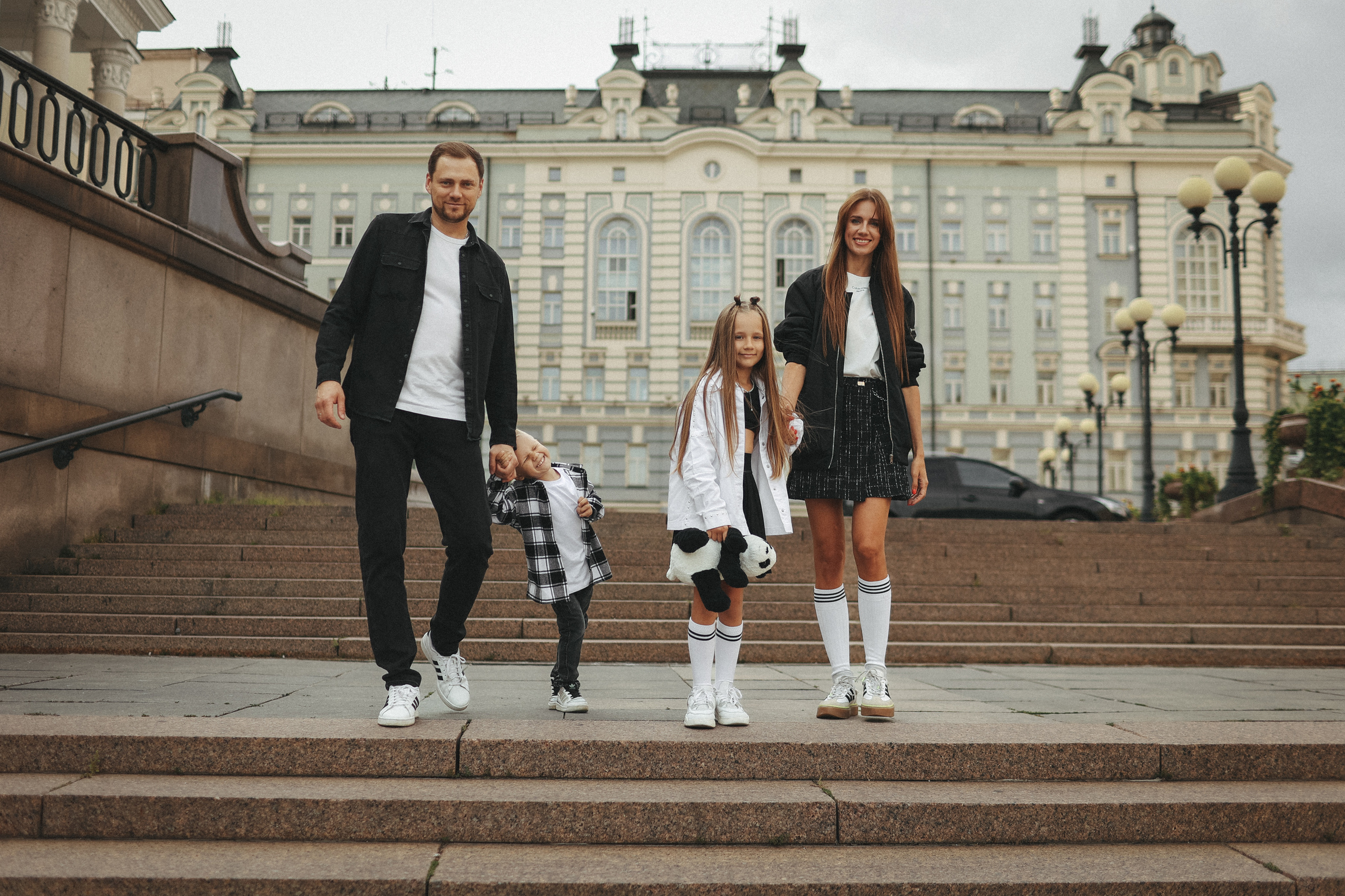 Семейная фотосессия в Москве фотосессия в городе. Фотограф Владимир Москва