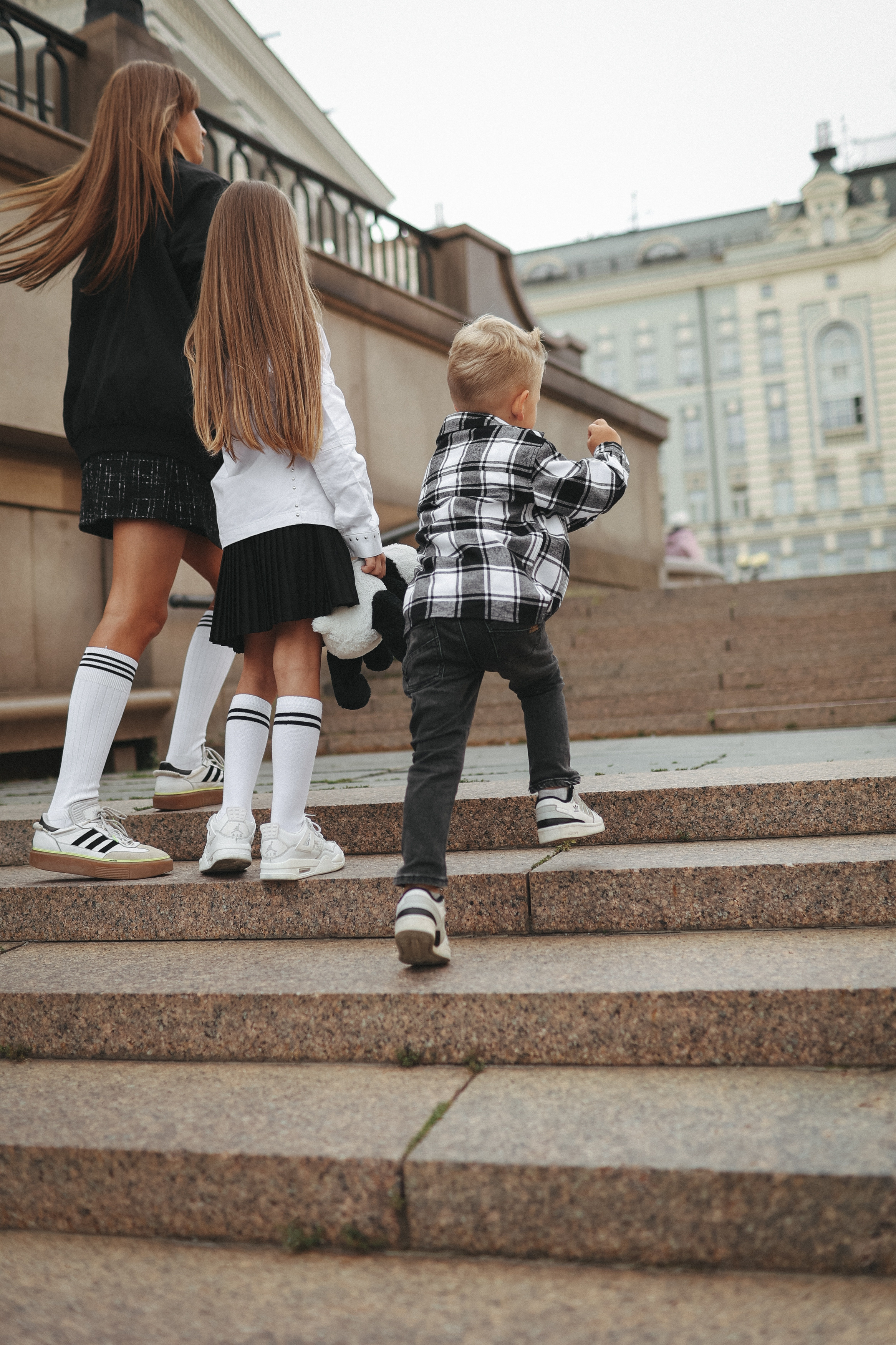 Семейная фотосессия в Москве фотосессия в городе. Фотограф Владимир Москва