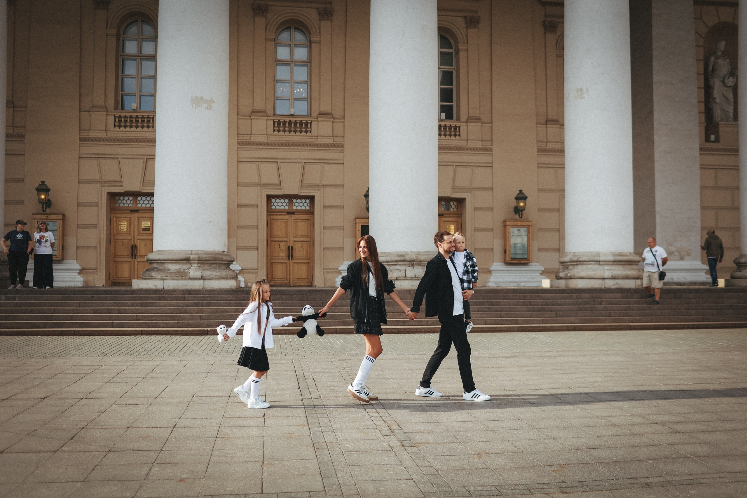 Семейная фотосессия в Москве фотосессия в городе. Фотограф Владимир Москва