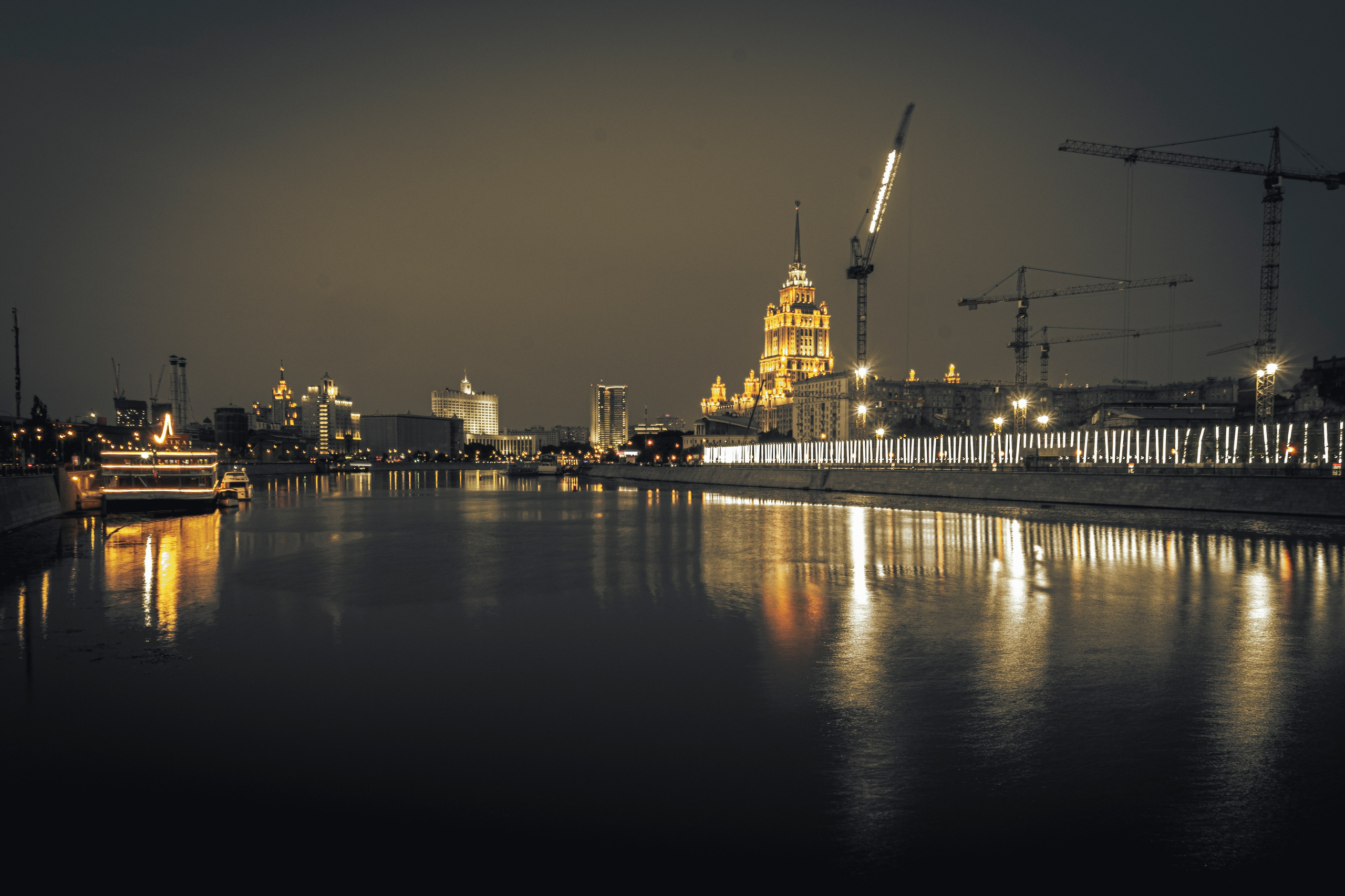 Фотопрогулка. Москва. Июль 2023. Фотограф Роман Адлер