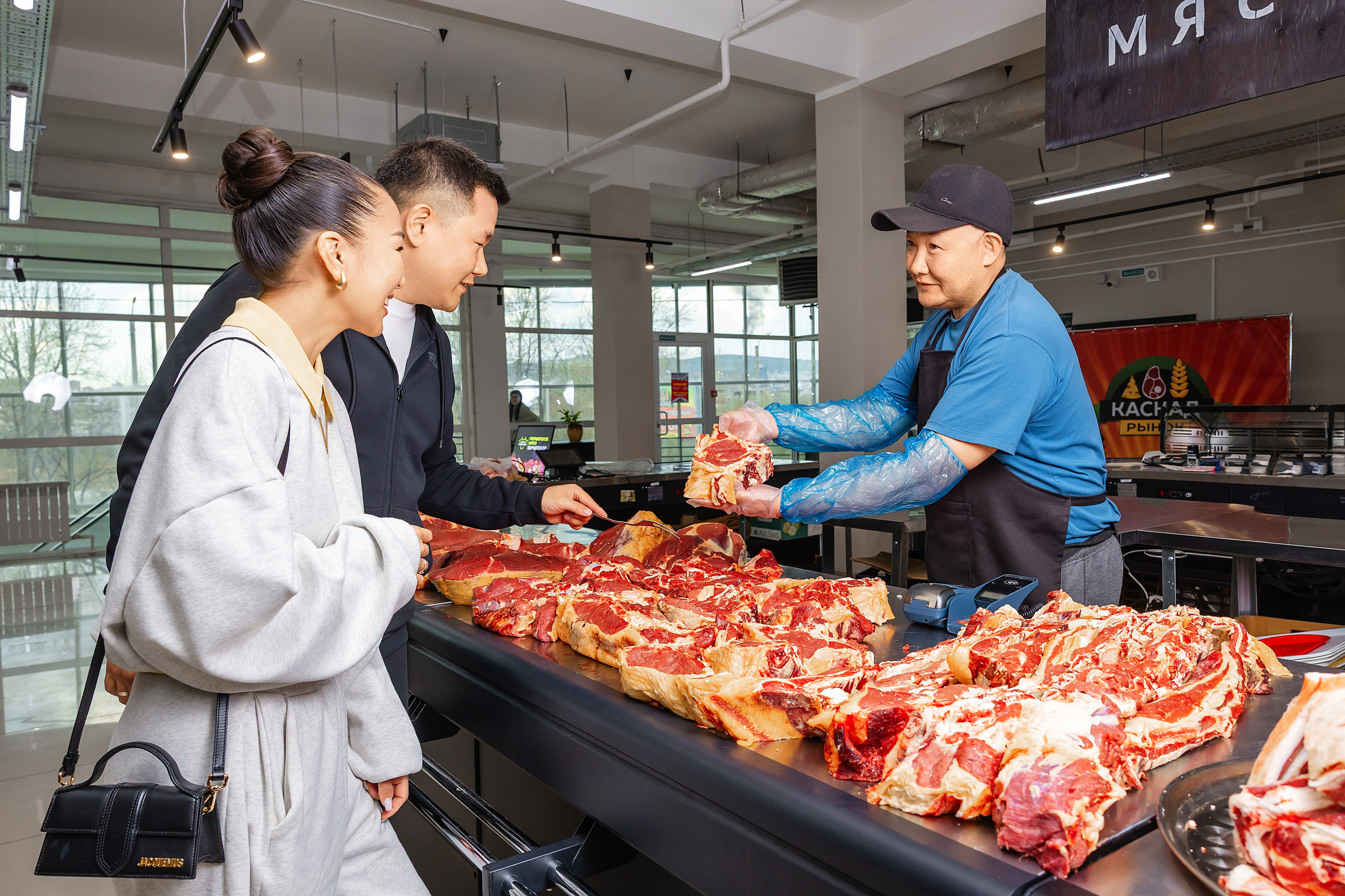 Рынок «Каскад». Фотограф и видеограф в Улан-Удэ: Аюна Габагуева и Артём Шаханов