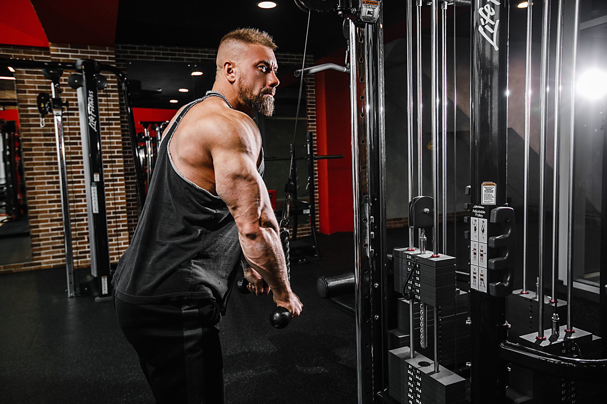 Strong. Роман Урумбаев фотограф Нижневартовск