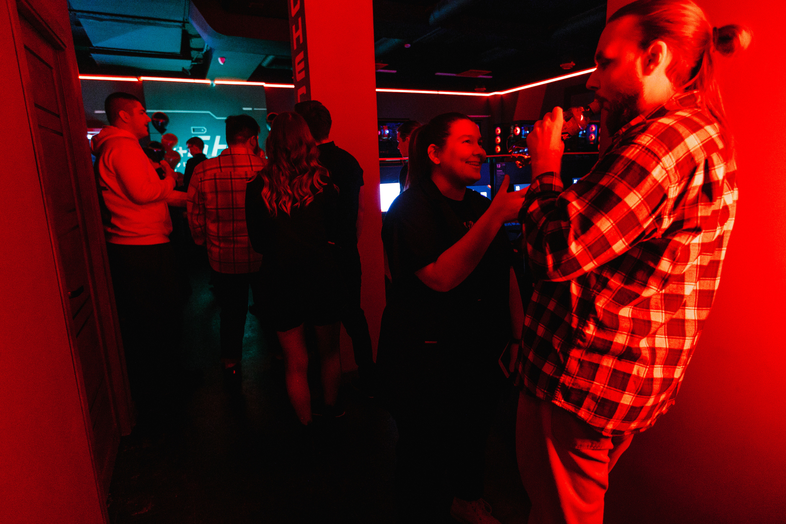 Открытие киберспортивного клуба Checkpoint. Роман Урумбаев фотограф Нижневартовск