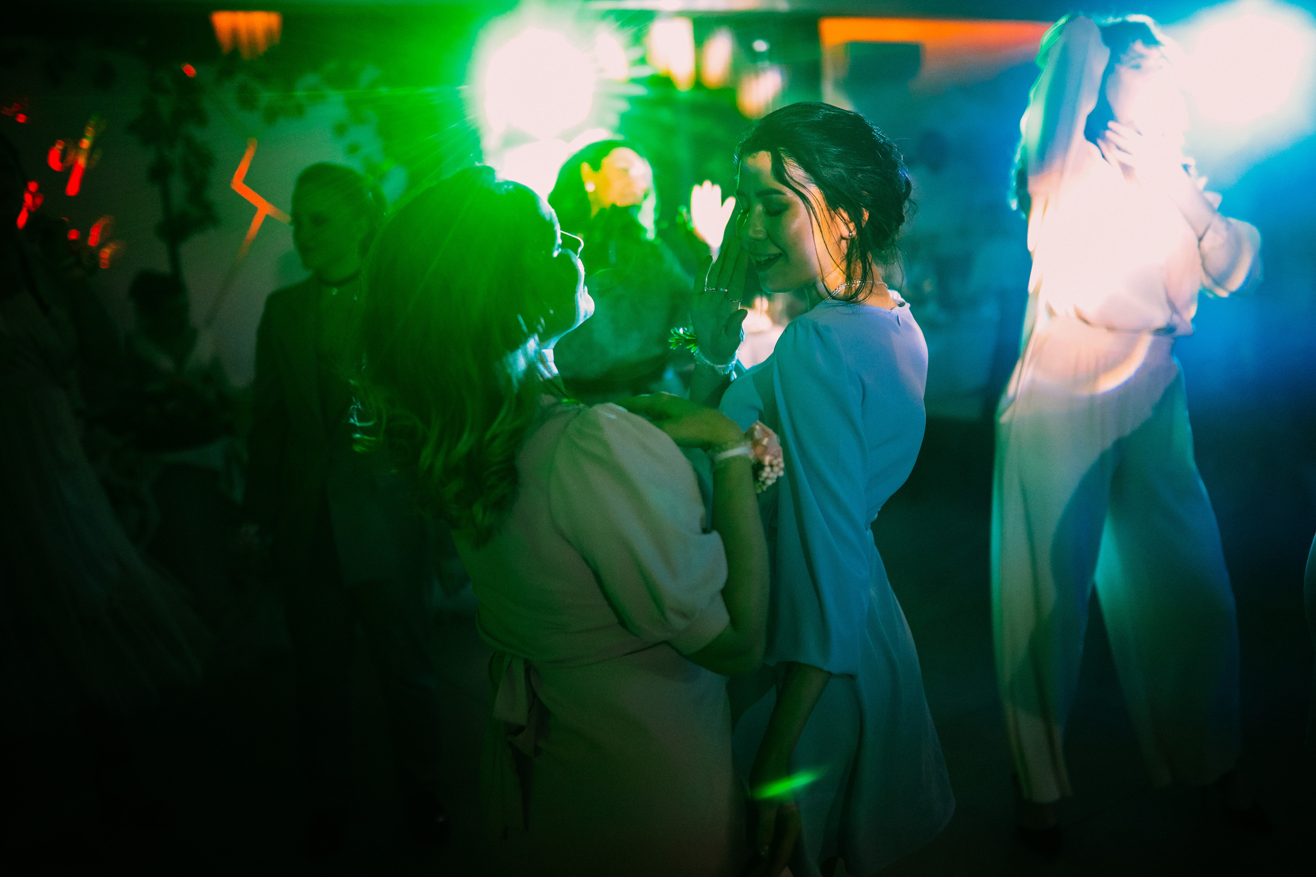 Максим + Анастасия. Роман Урумбаев фотограф Нижневартовск