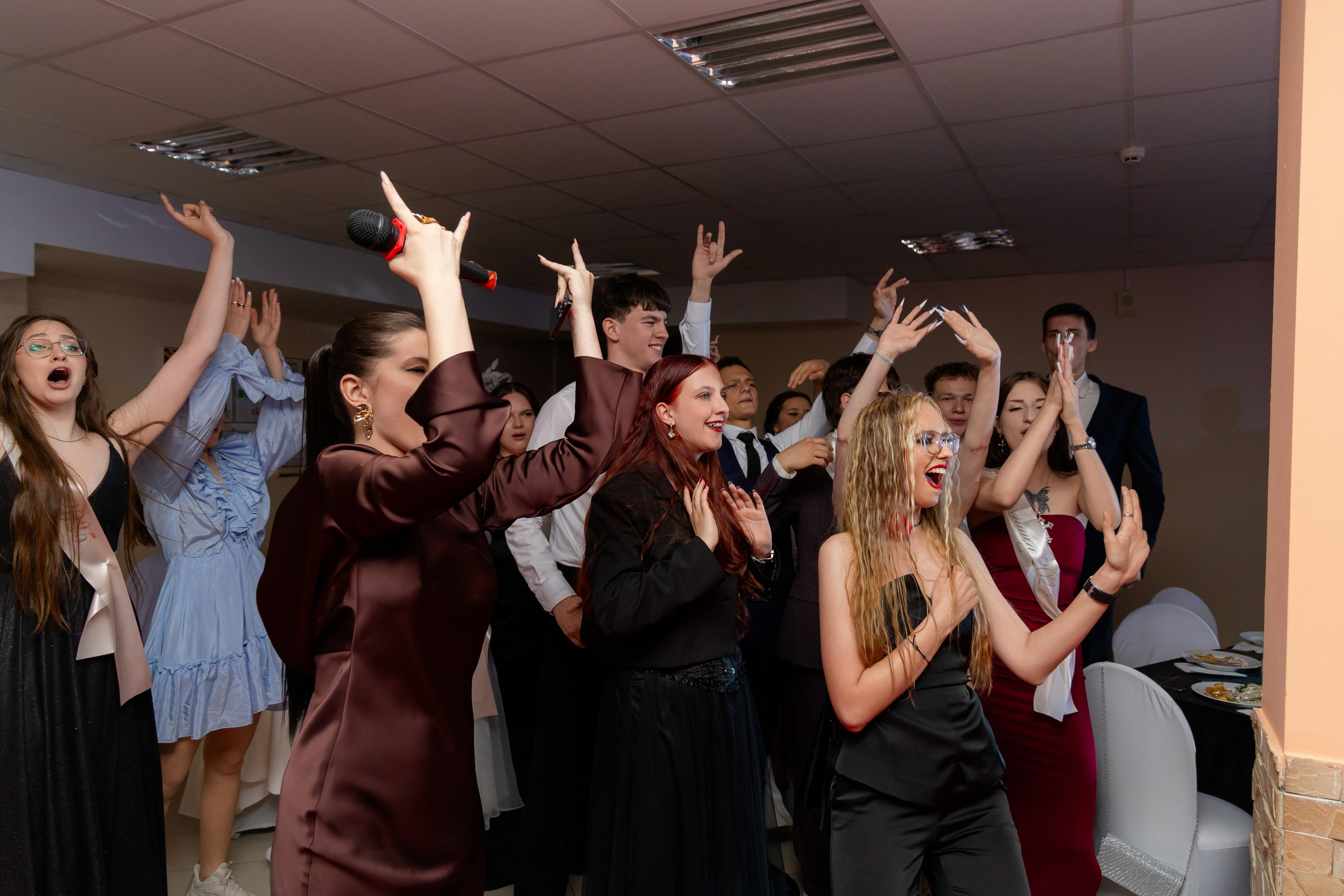 Школьный выпускной 2025 год в Минске, Беларуси. Свадебный фотограф в Минске/Беларуси Сергей Спиридонов