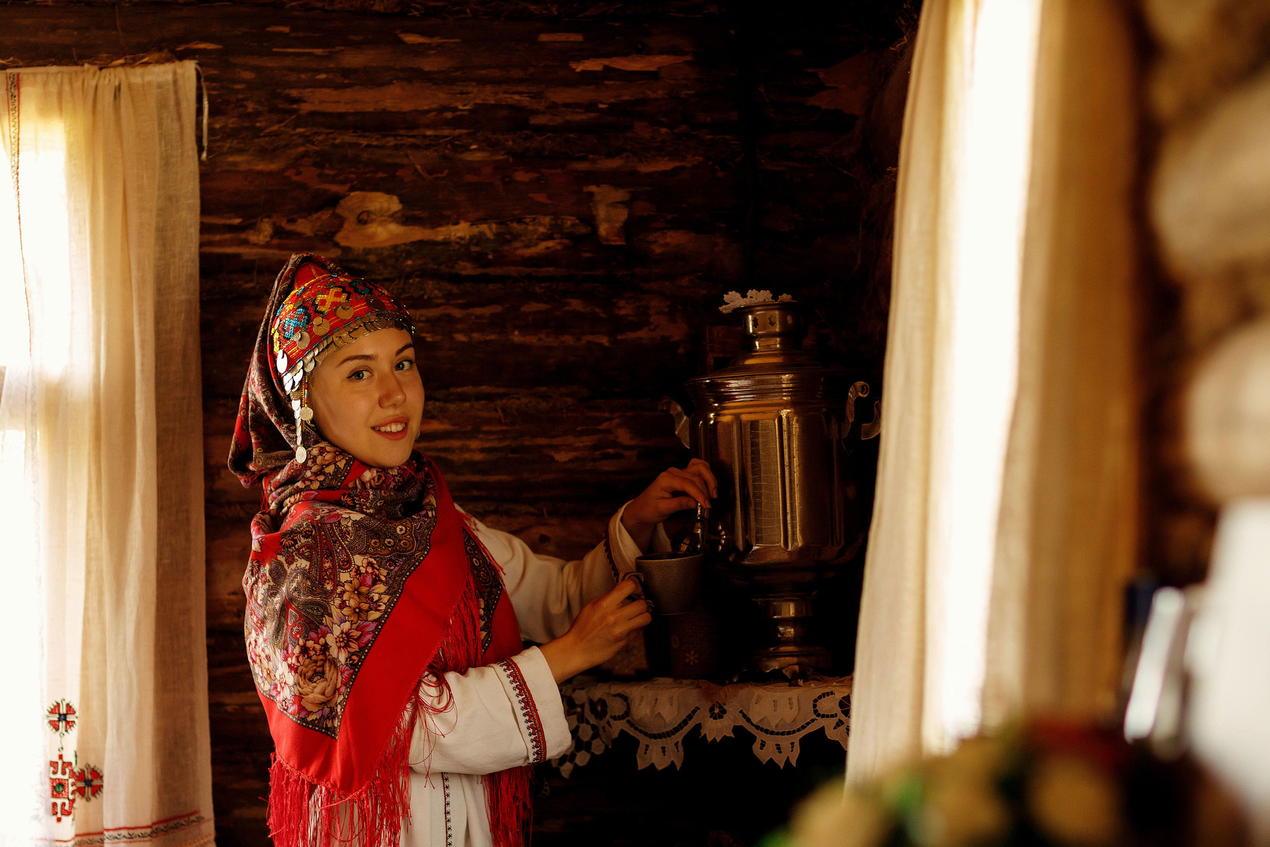 Фотосессия с Аней в этнокомплексе Ясна. Портретный и репортажный фотограф в Чебоксарах Андриян Чаркин