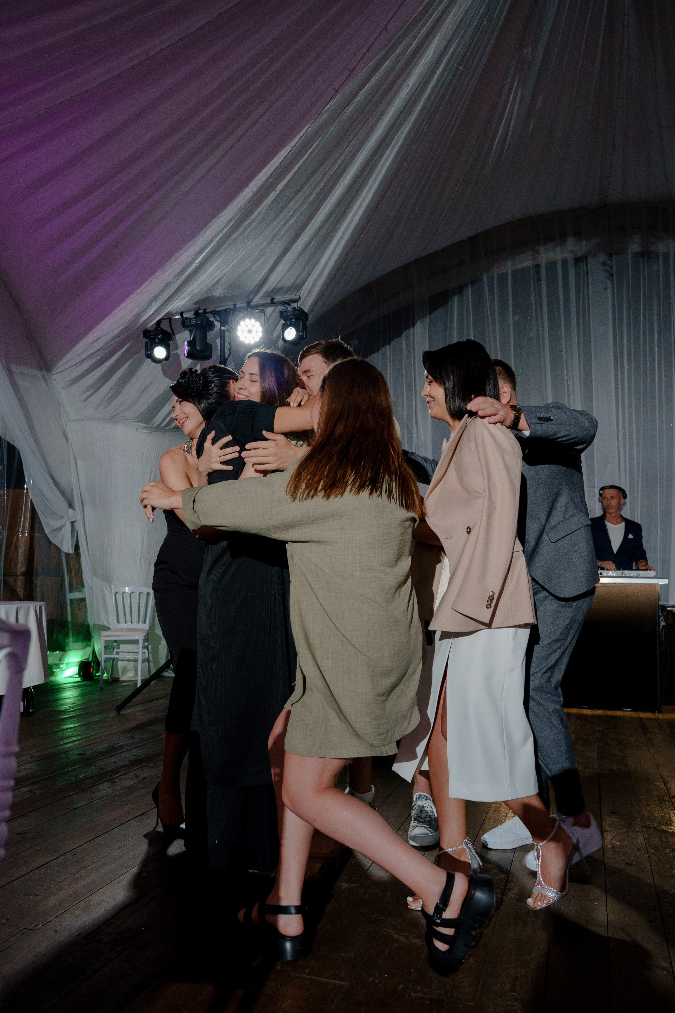 День рождения в шатре на водохранилище. Репортажный фотограф Москва Сергей Дружинин