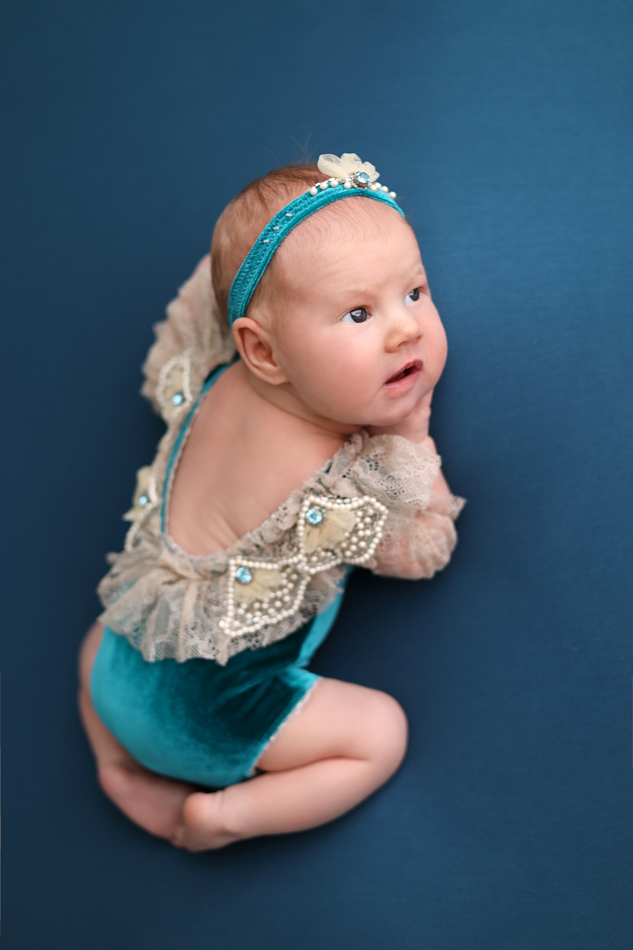 Ньюборн съемка Алисы, оптимальный пакет co стилем natural. Фотограф новорожденных Москва. Ньюборн фотограф Москва