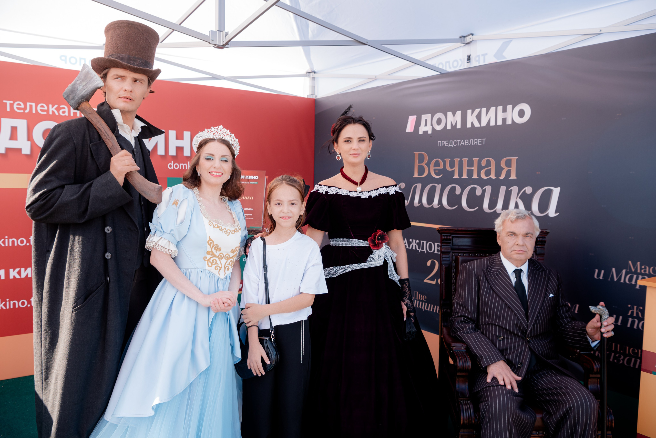 Портретные фото с артистами в палатке Триколор Дом Кинов на день города Волгоград. Фотограф в Волгограде и Волжском Александр Горбань