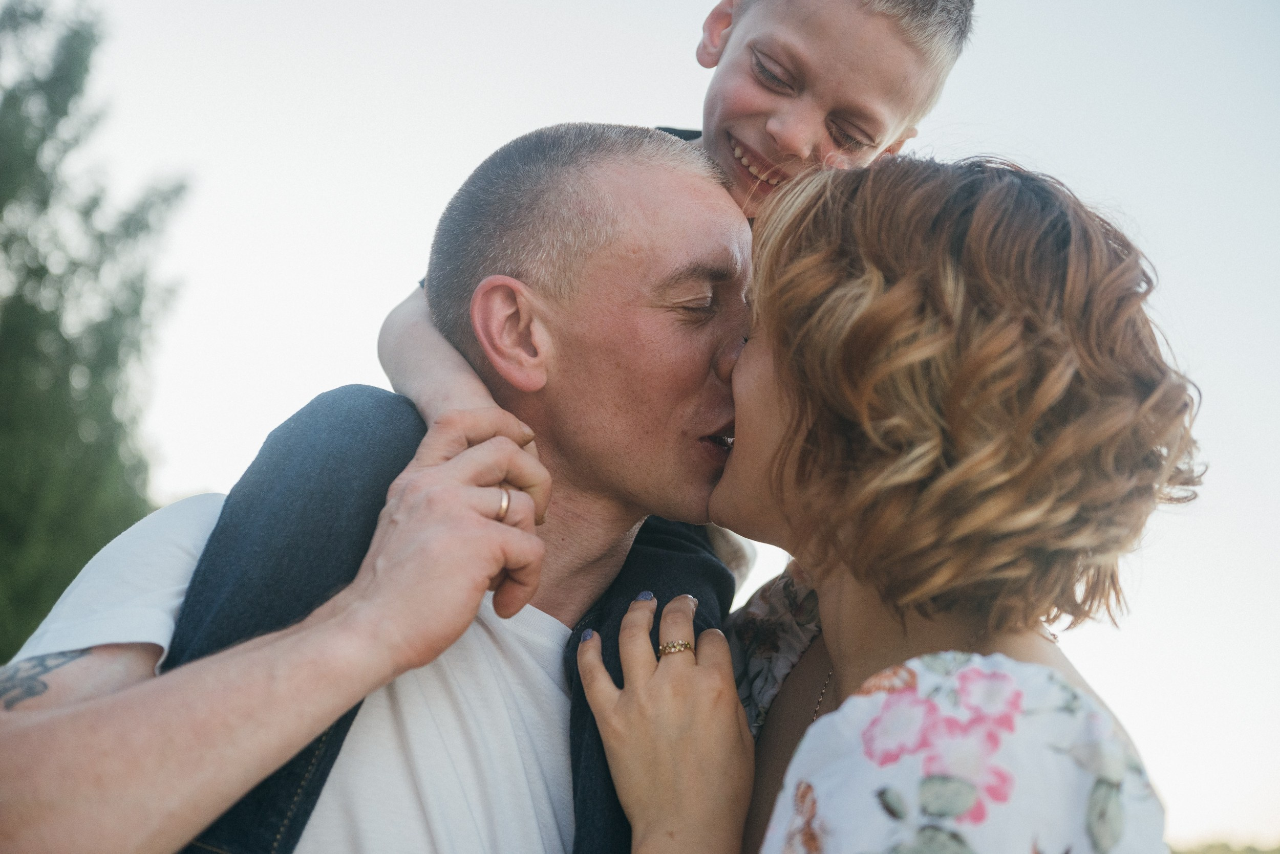 Семейная фотосессия на берегу реки. Семейный фотограф на крещение, венчание в Иваново Галина Скурихина