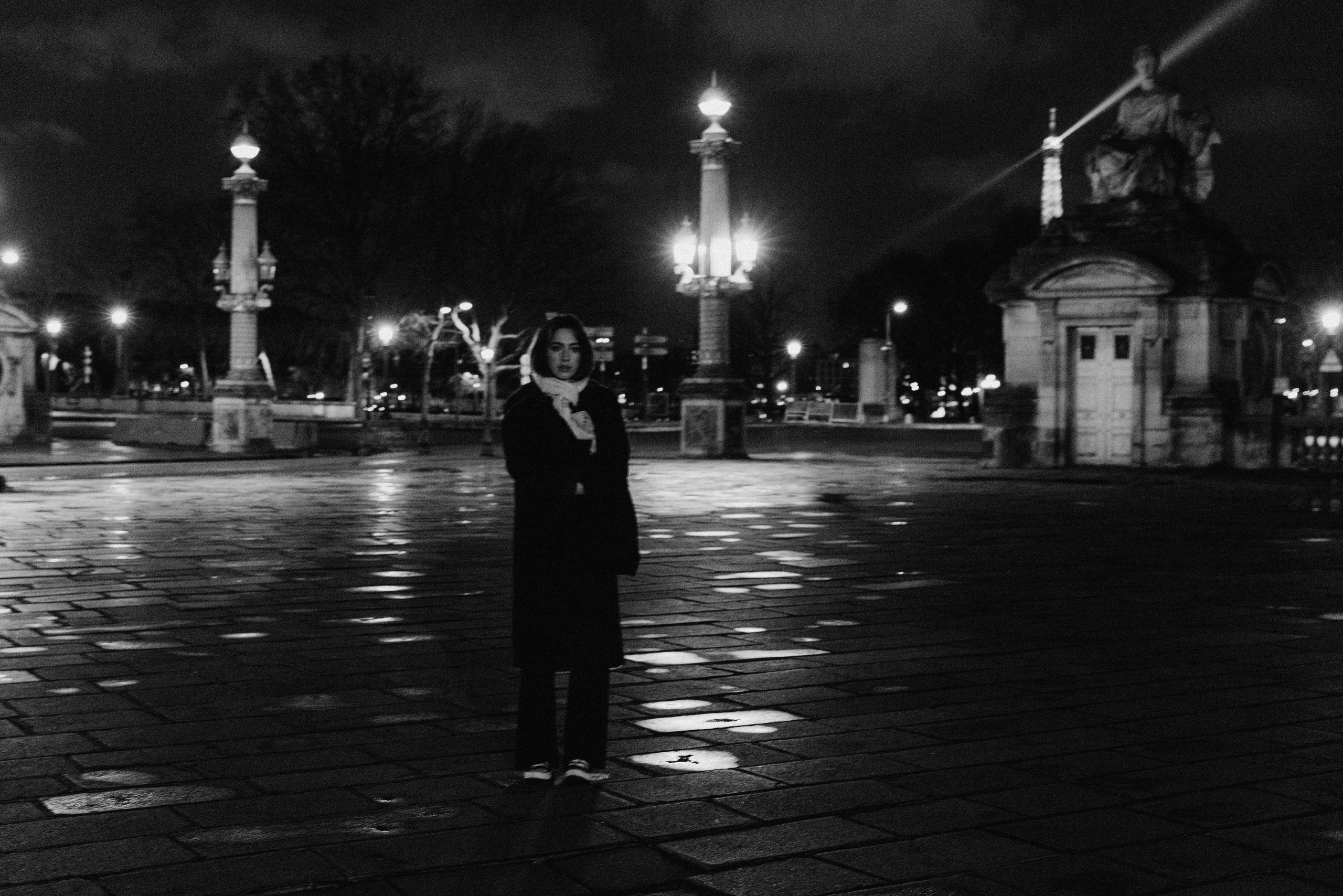 Ночной город. Фотограф в Париже