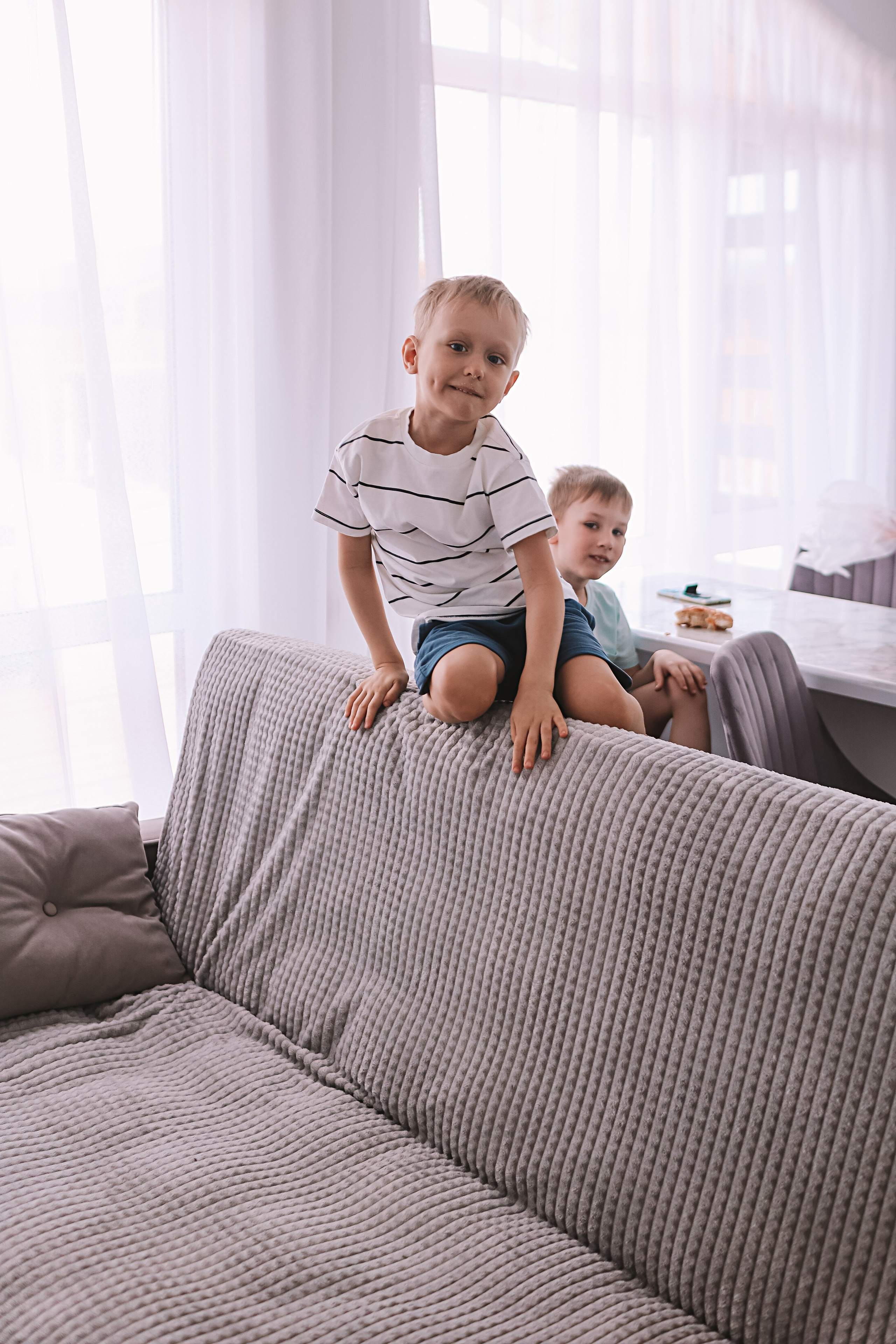 Семейная в домике (репортаж). Семейный фотограф Тюмень, фотограф на роды Салмина Мария