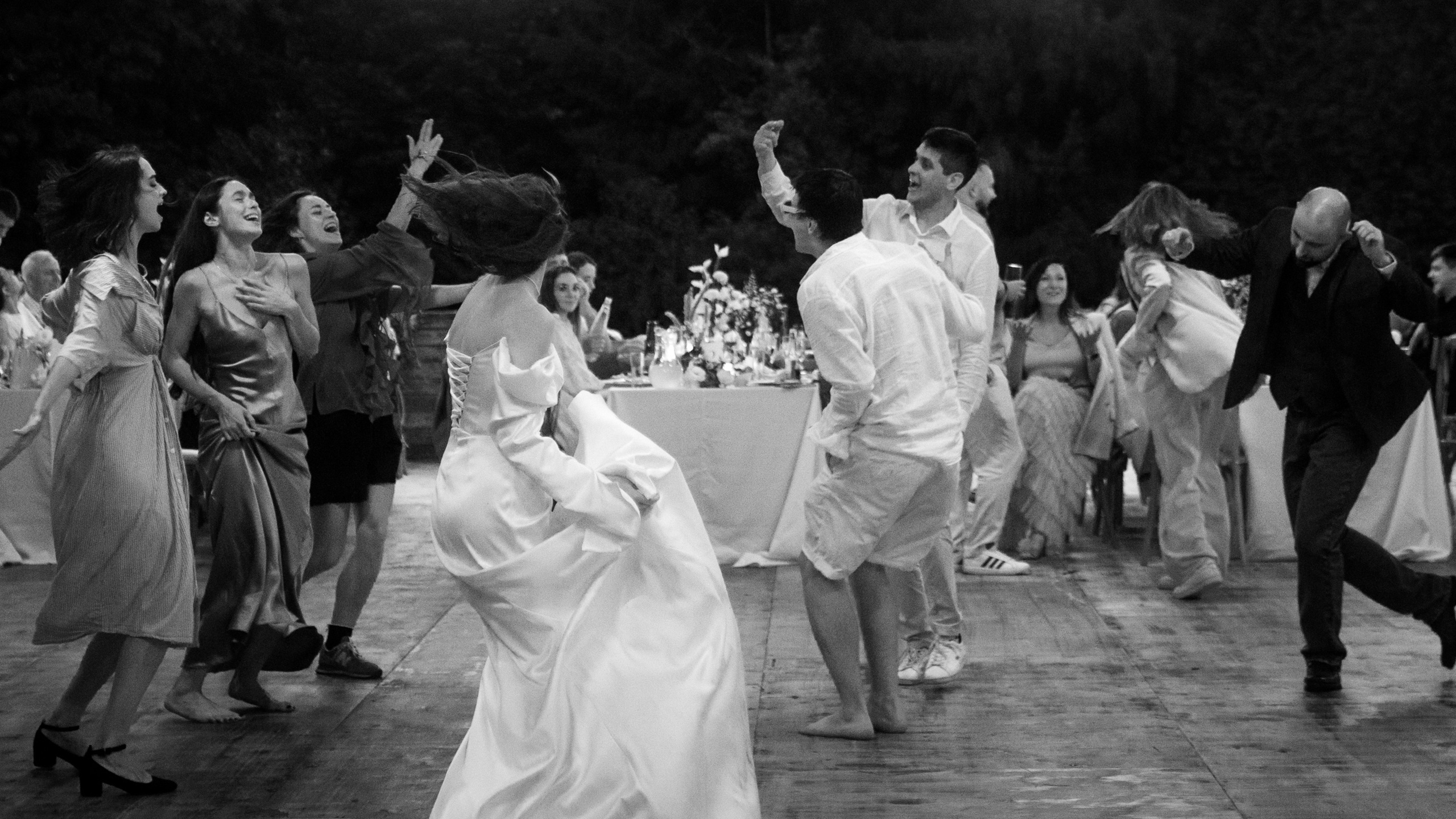 Алиса и Слава, роспись в Москве и вечеринка на природе, подальше от города. Фотограф в Москве Екатерина Черненко