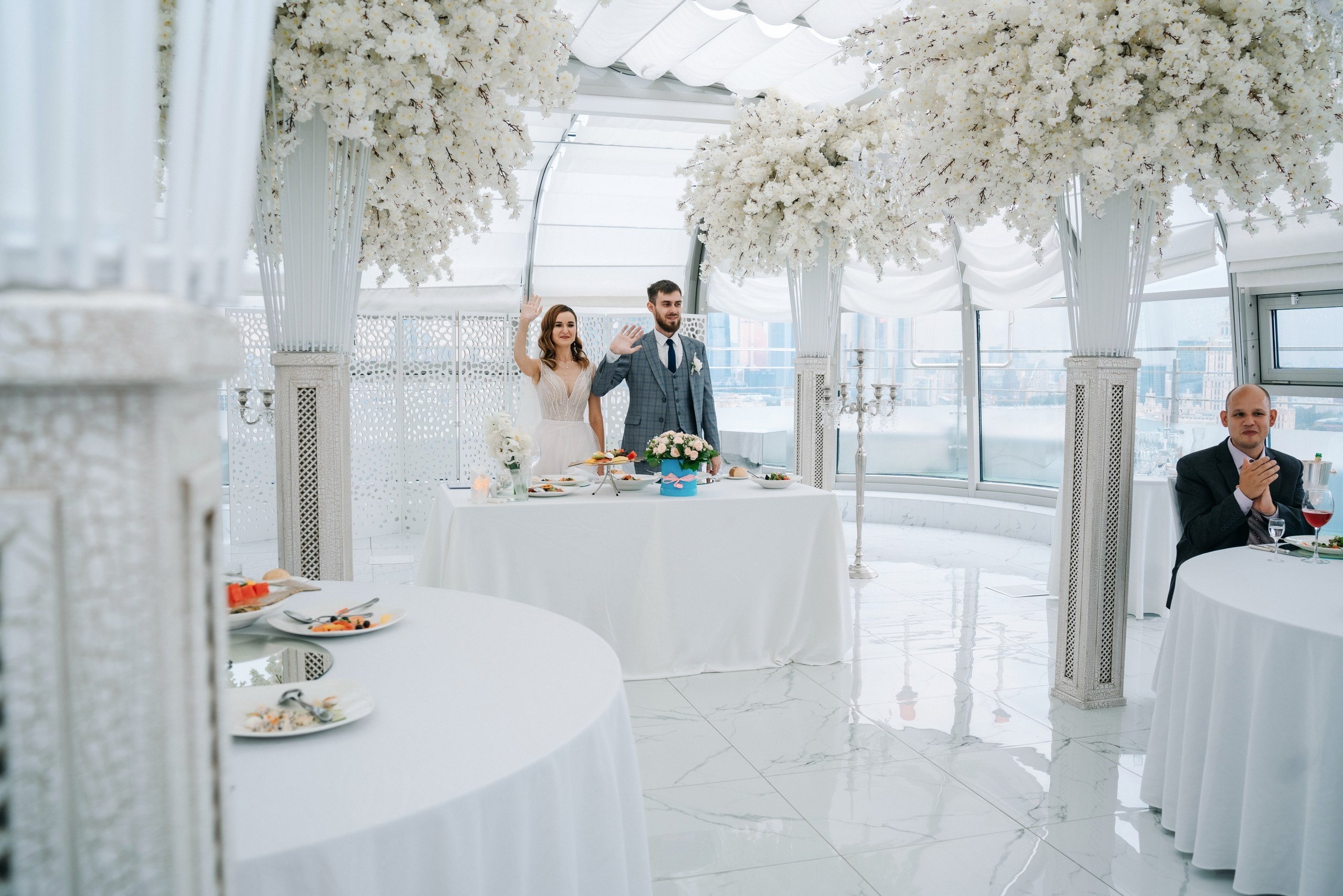 Свадебная фотосессия в отеле Золотое кольцо (Golden Ring Hotel) и ресторане Турандот